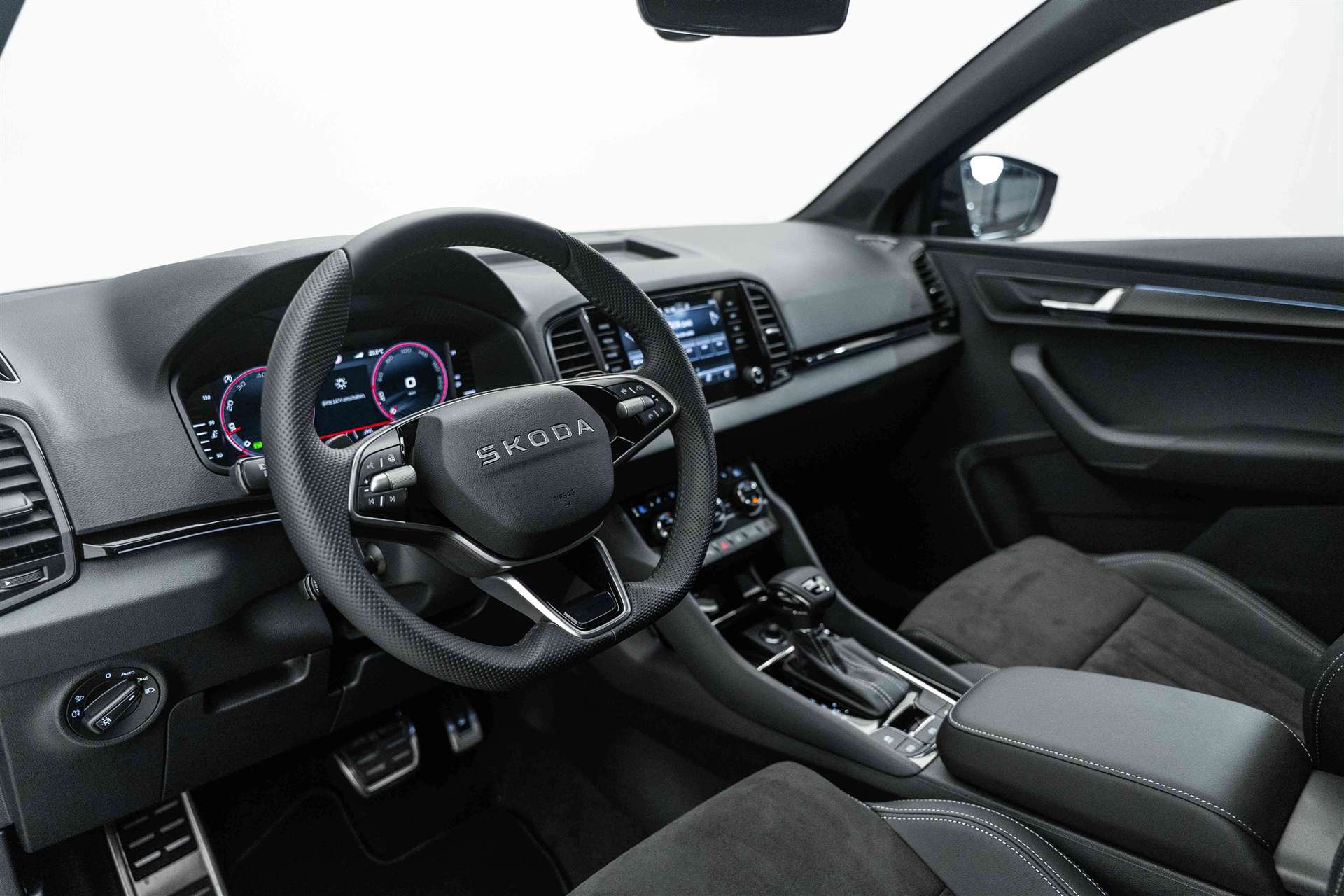 SKODA Karoq 2.0 TSI SportLine 4x4 DSG Standheizung!-image-8