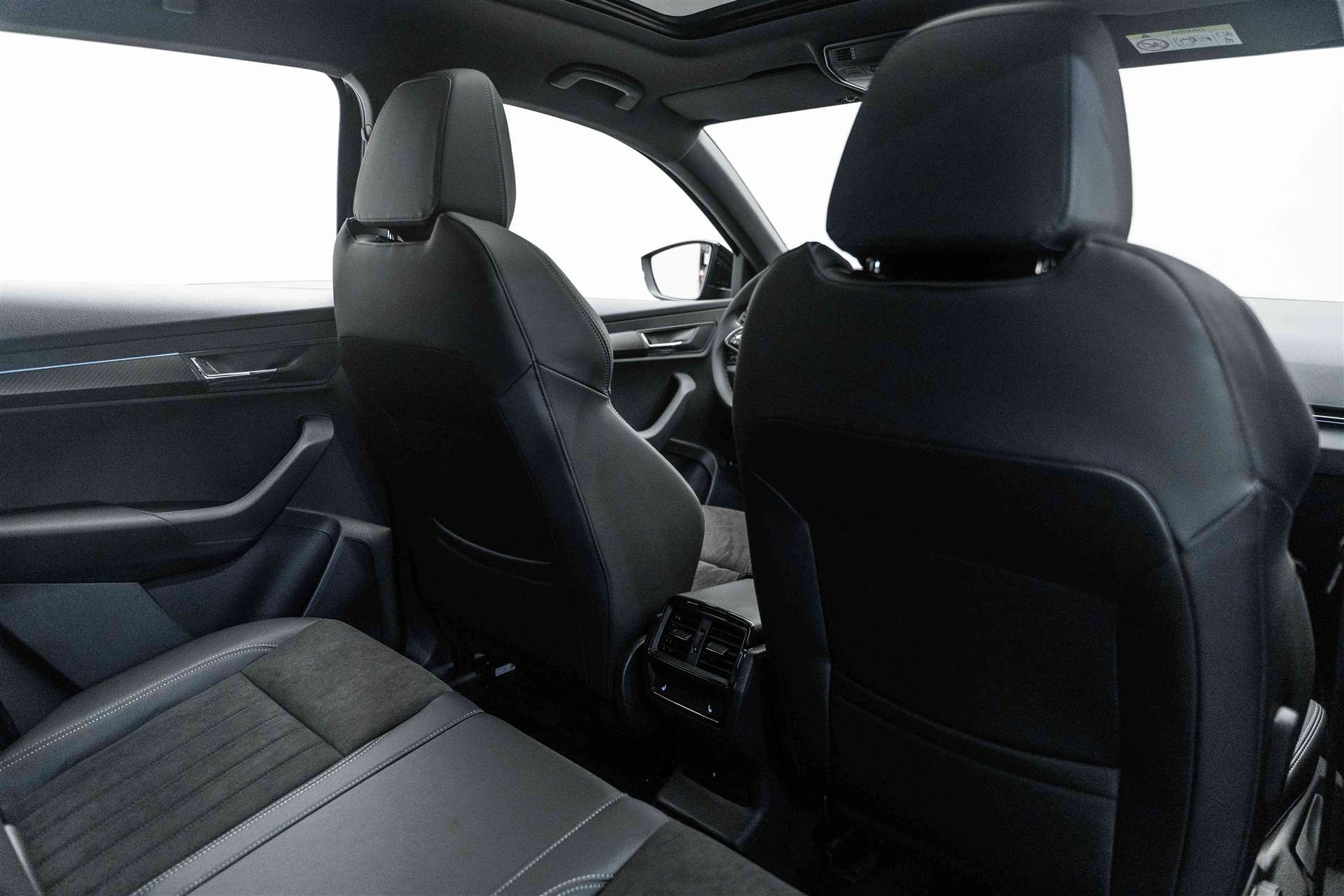 SKODA Karoq 2.0 TSI SportLine 4x4 DSG Standheizung!-image-14