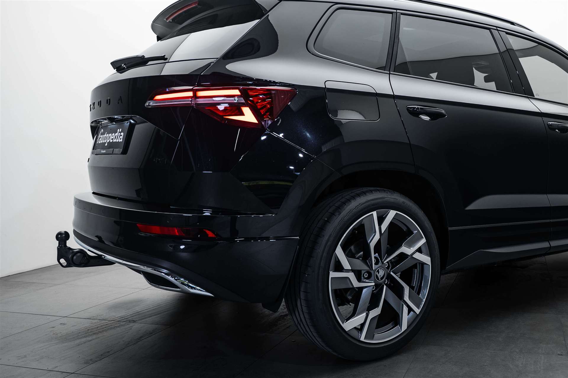 SKODA Karoq 2.0 TSI SportLine 4x4 DSG Standheizung!-image-3