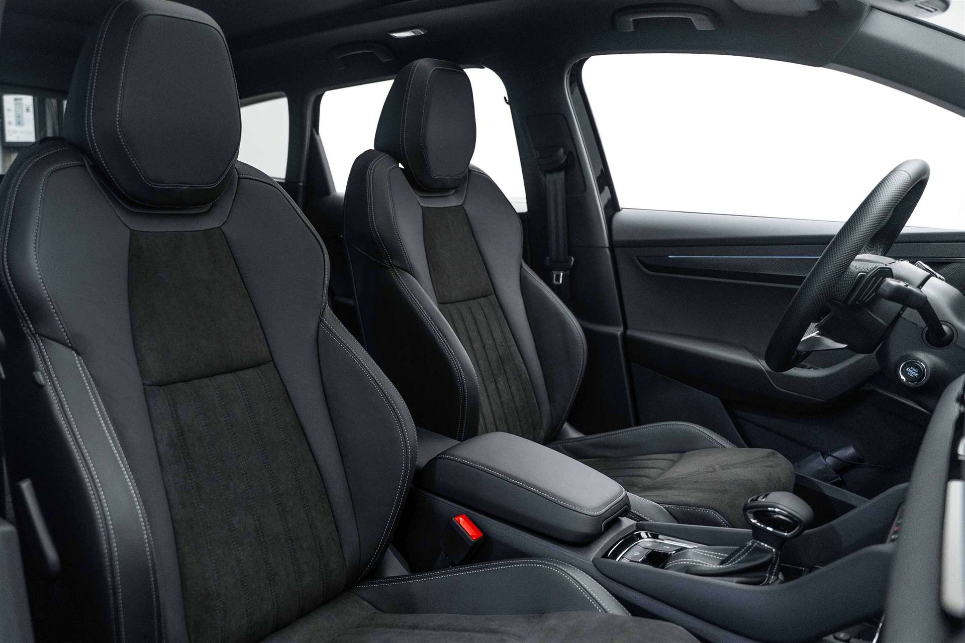 SKODA Karoq 2.0 TSI SportLine 4x4 DSG Standheizung!-image-12