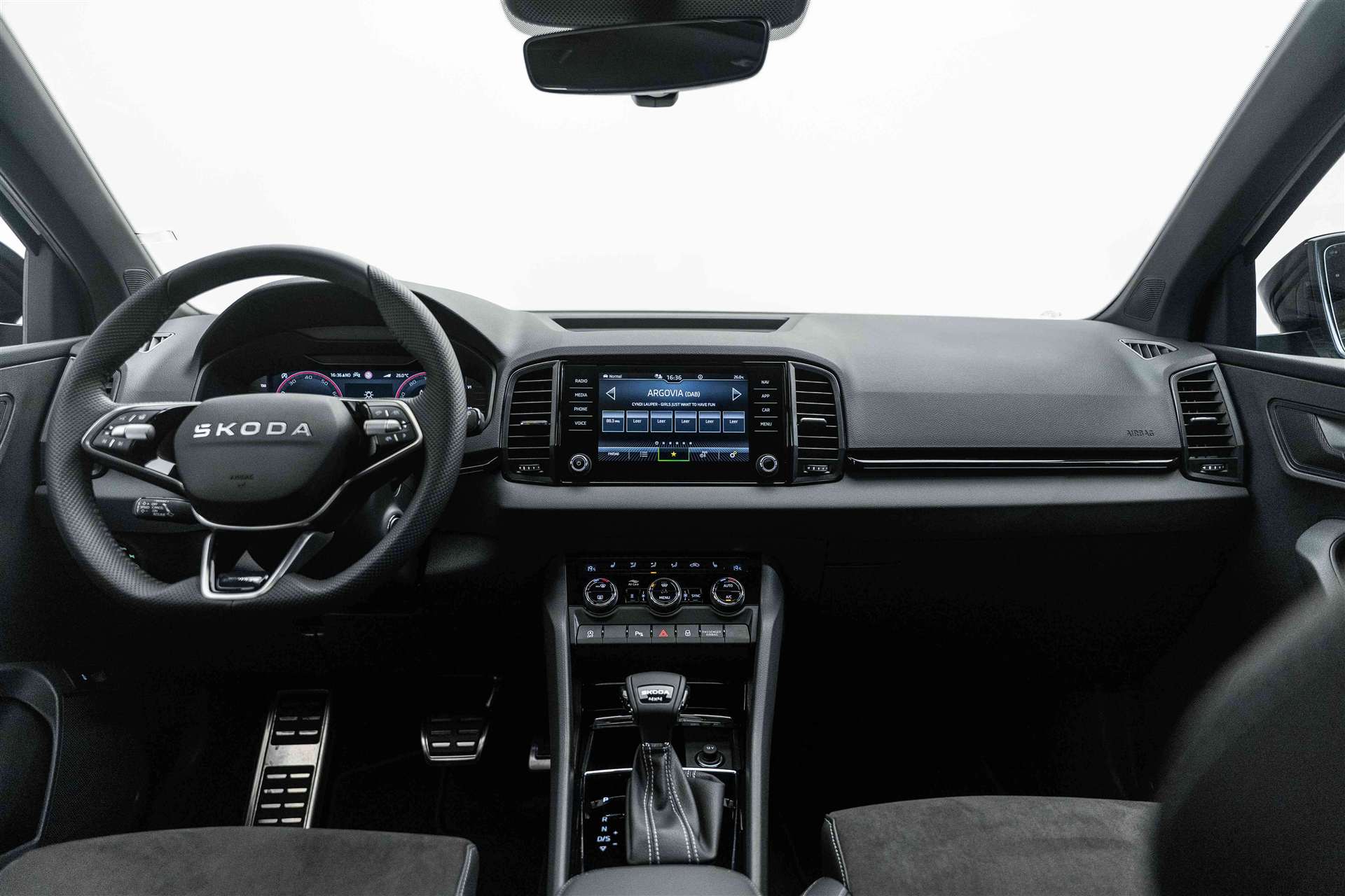 SKODA Karoq 2.0 TSI SportLine 4x4 DSG Standheizung!-image-9