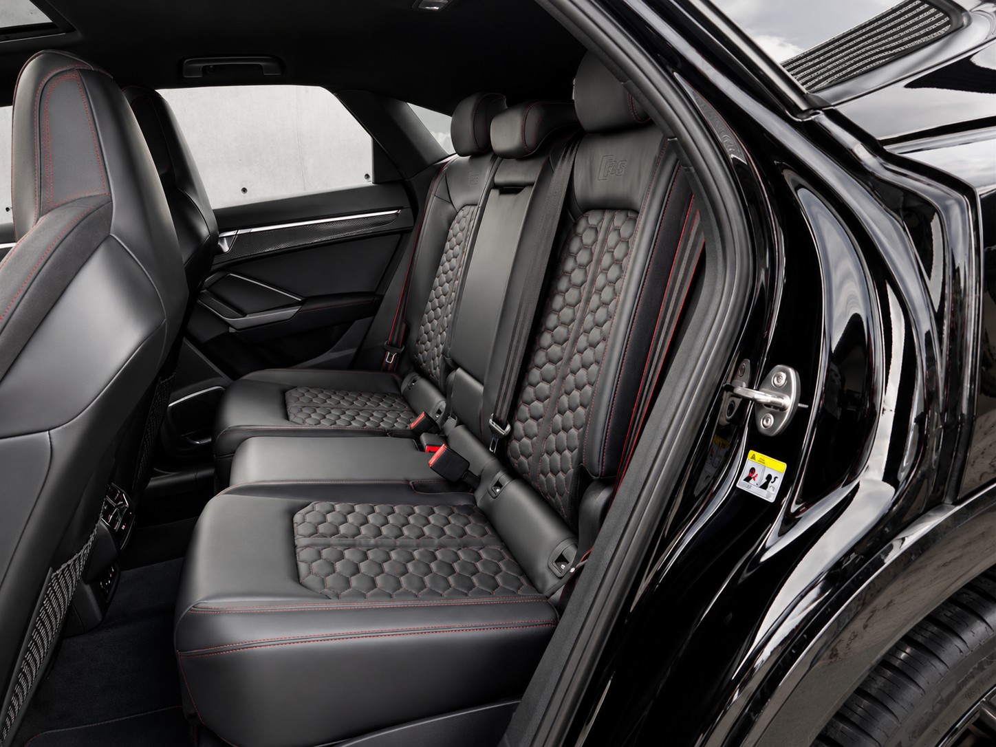 AUDI RS Q3 Sportback quattro S tronic-image-17