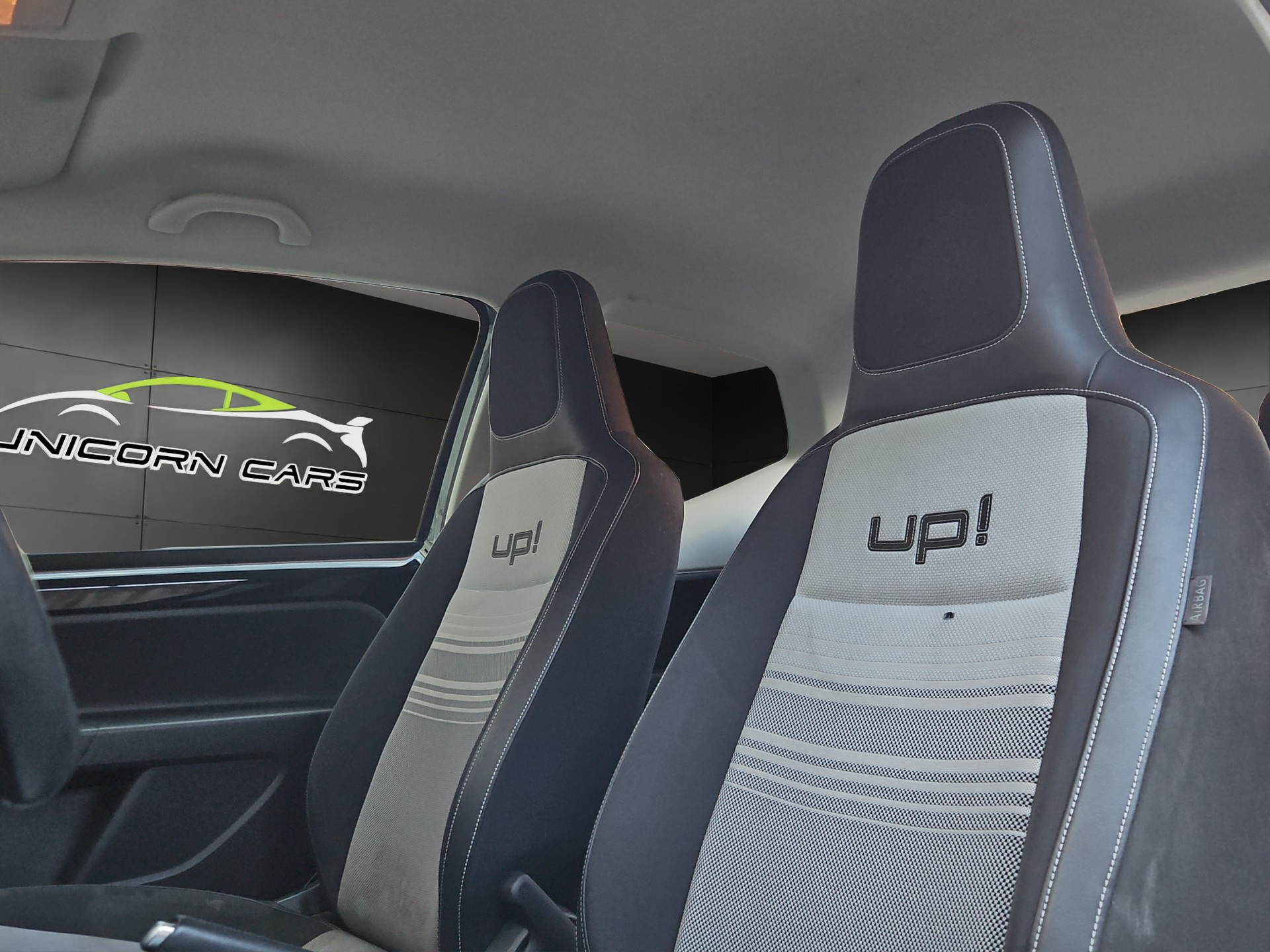 VW Up 1.0 black up-image-8