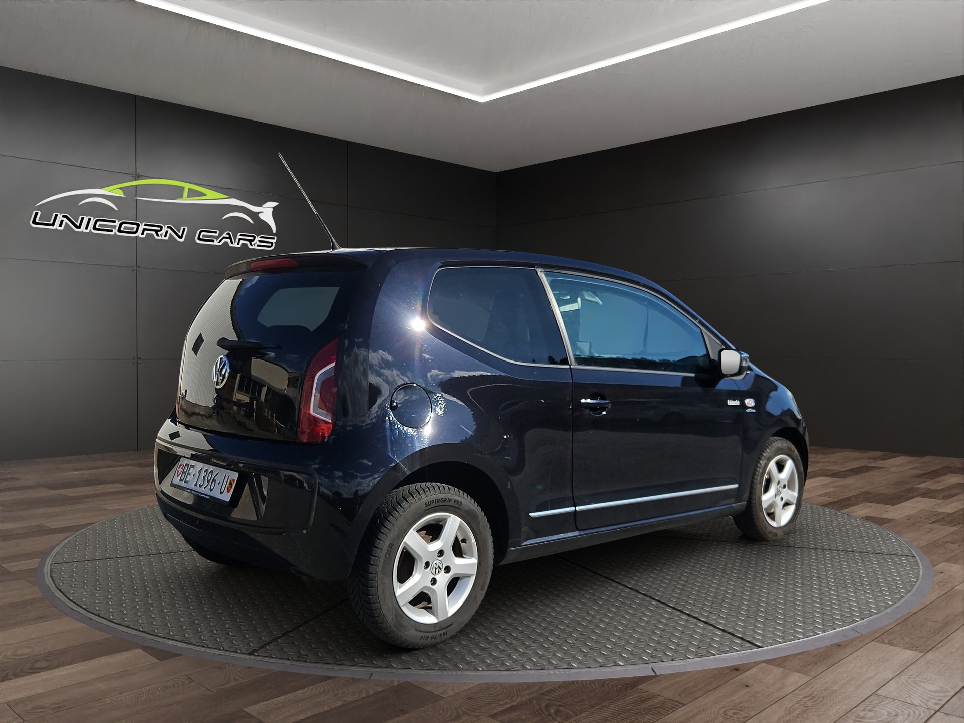 VW Up 1.0 black up-image-2