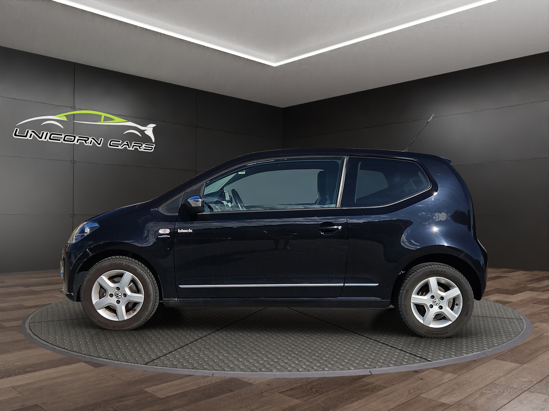 VW Up 1.0 black up-image-5