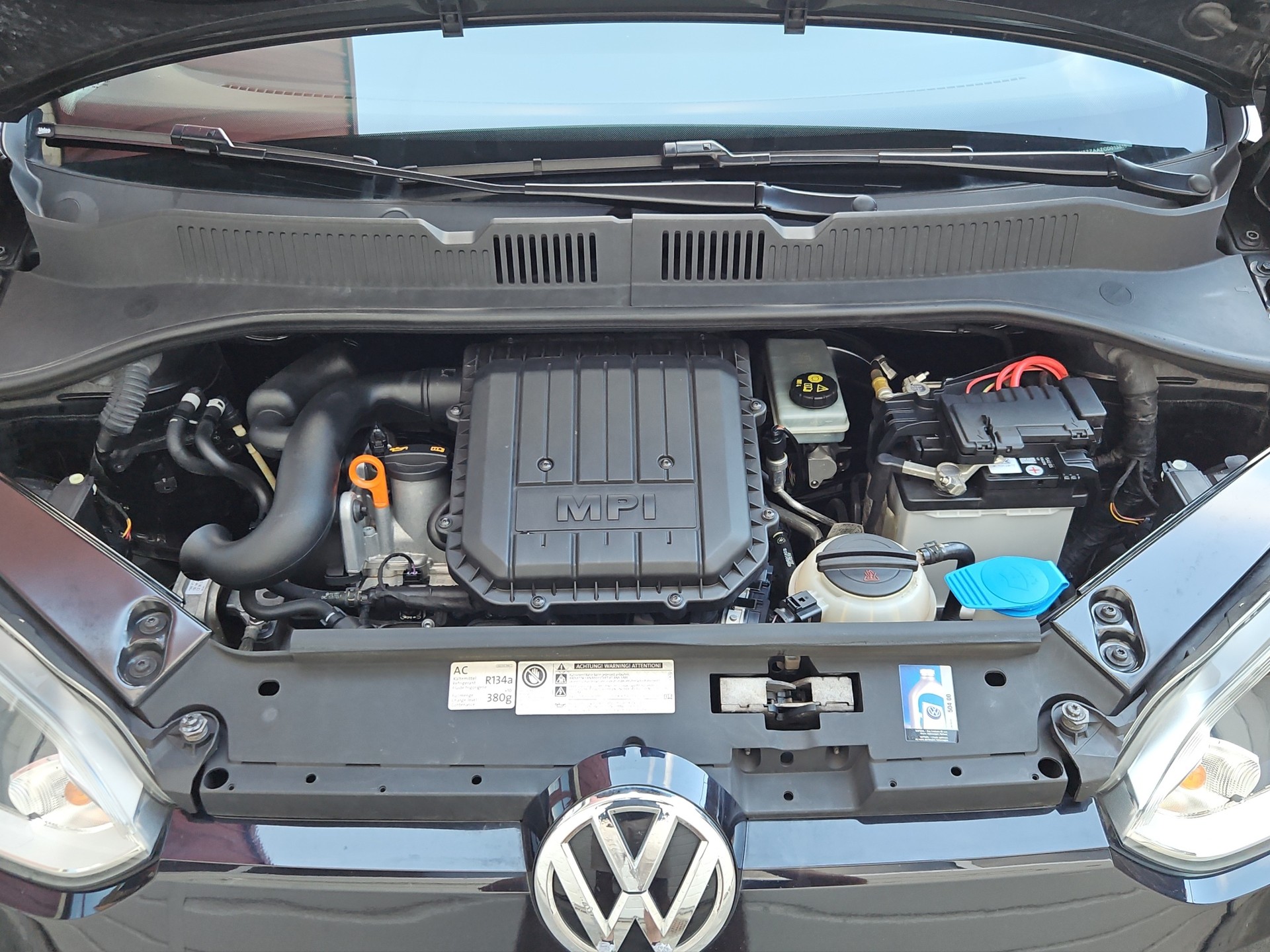 VW Up 1.0 black up-image-22