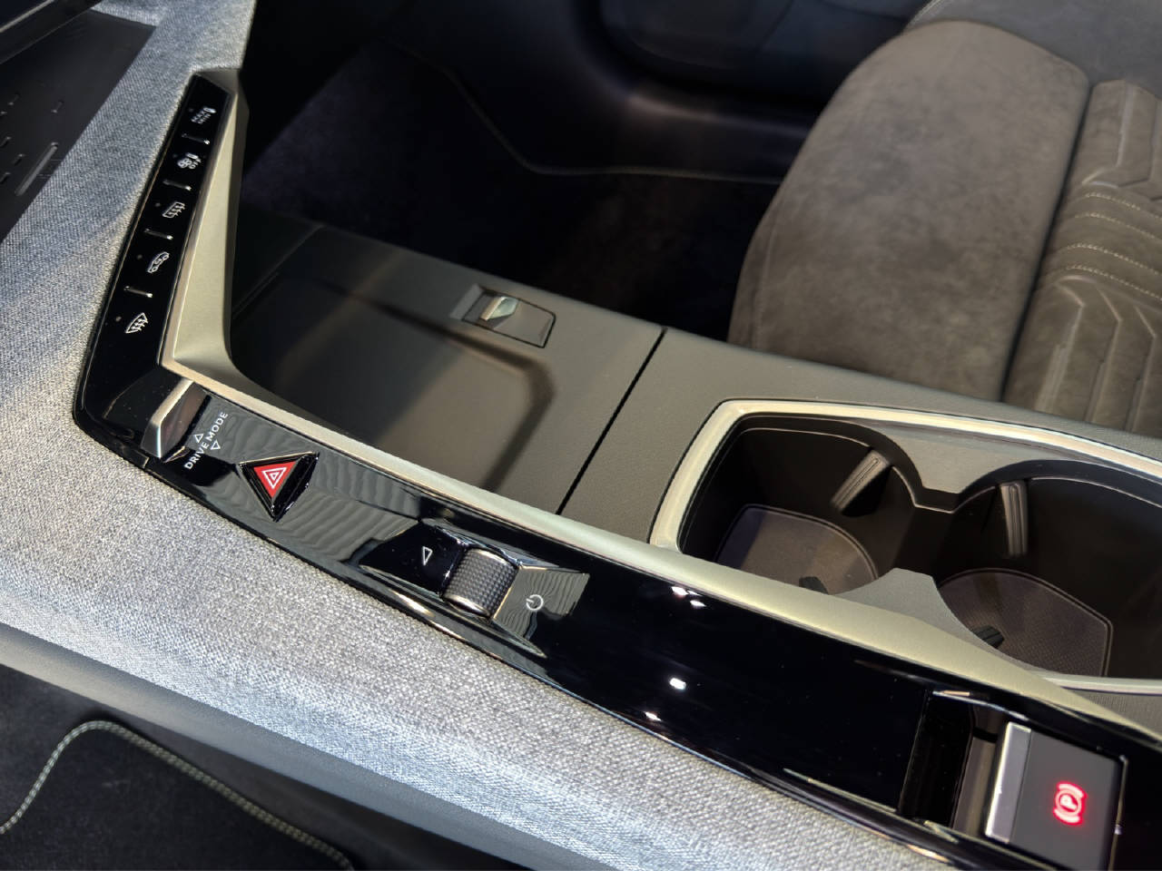 PEUGEOT 5008 1.2 Hybrid GT Exclusive-image-7