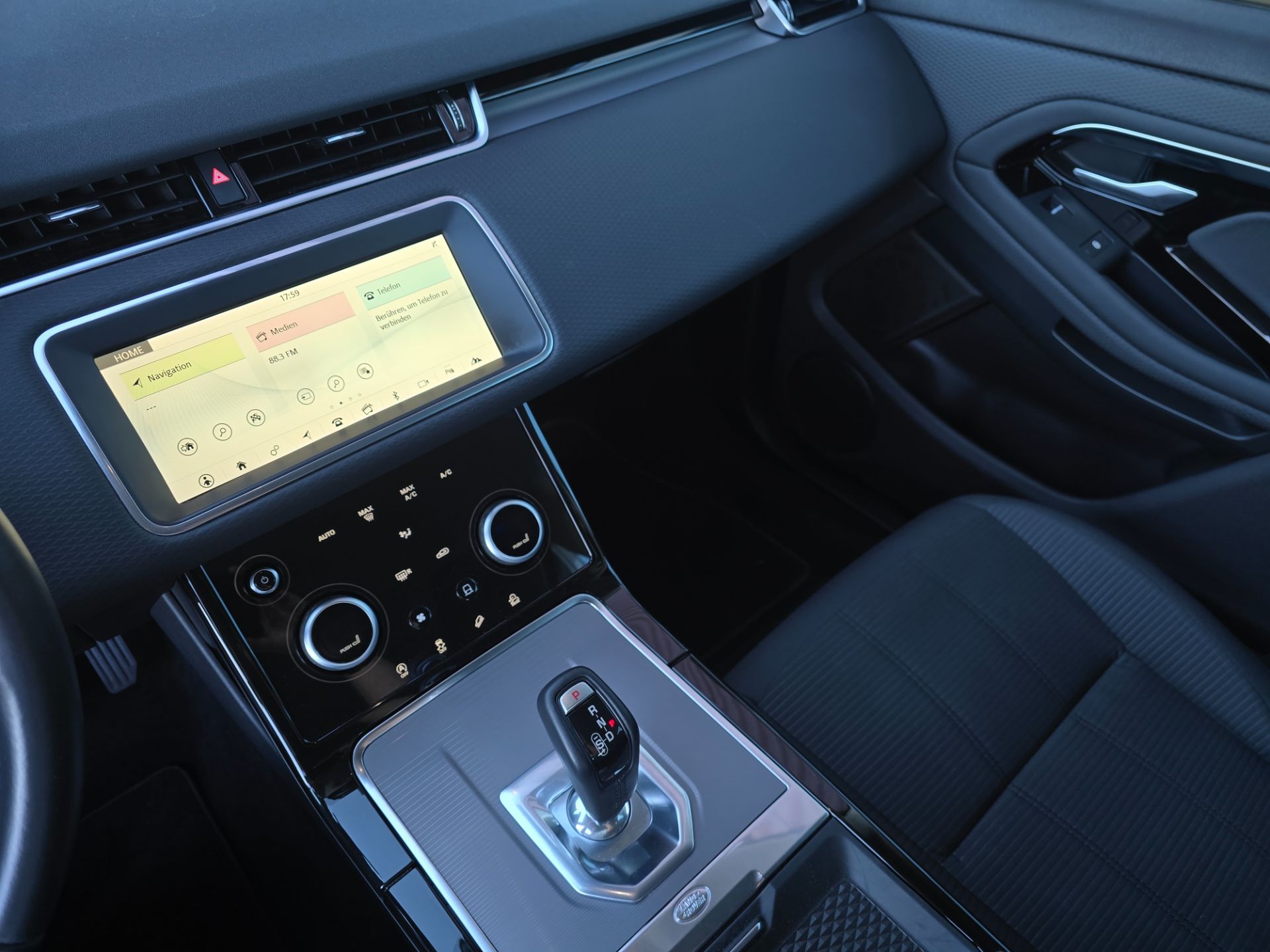 LAND ROVER Range Rover Evoque P 200 MHEV AT9-image-11