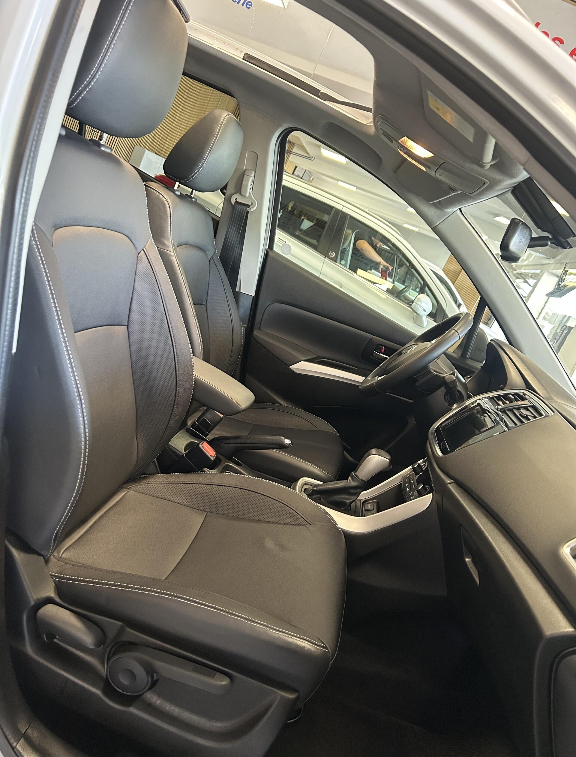 SUZUKI SX4 S-Cross 1.4 T Piz Sulai Top Hybrid 4x4-image-13