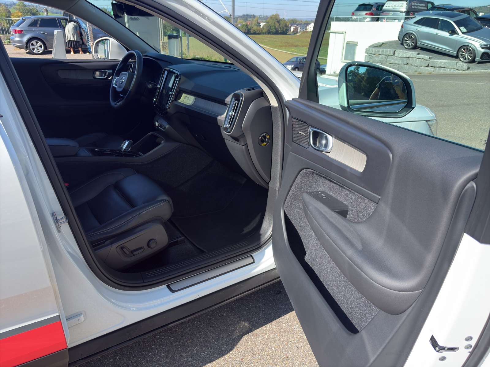 VOLVO XC40 2.0 D4 Inscription AWD-image-5