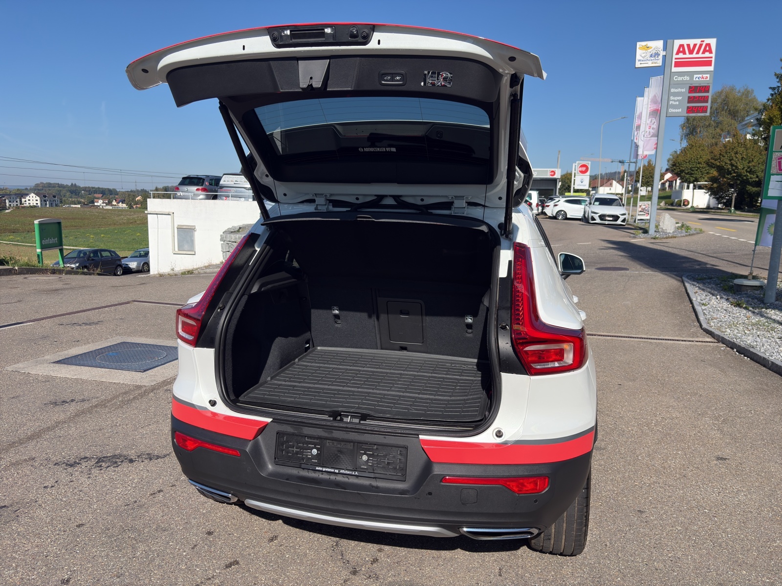 VOLVO XC40 2.0 D4 Inscription AWD-image-17
