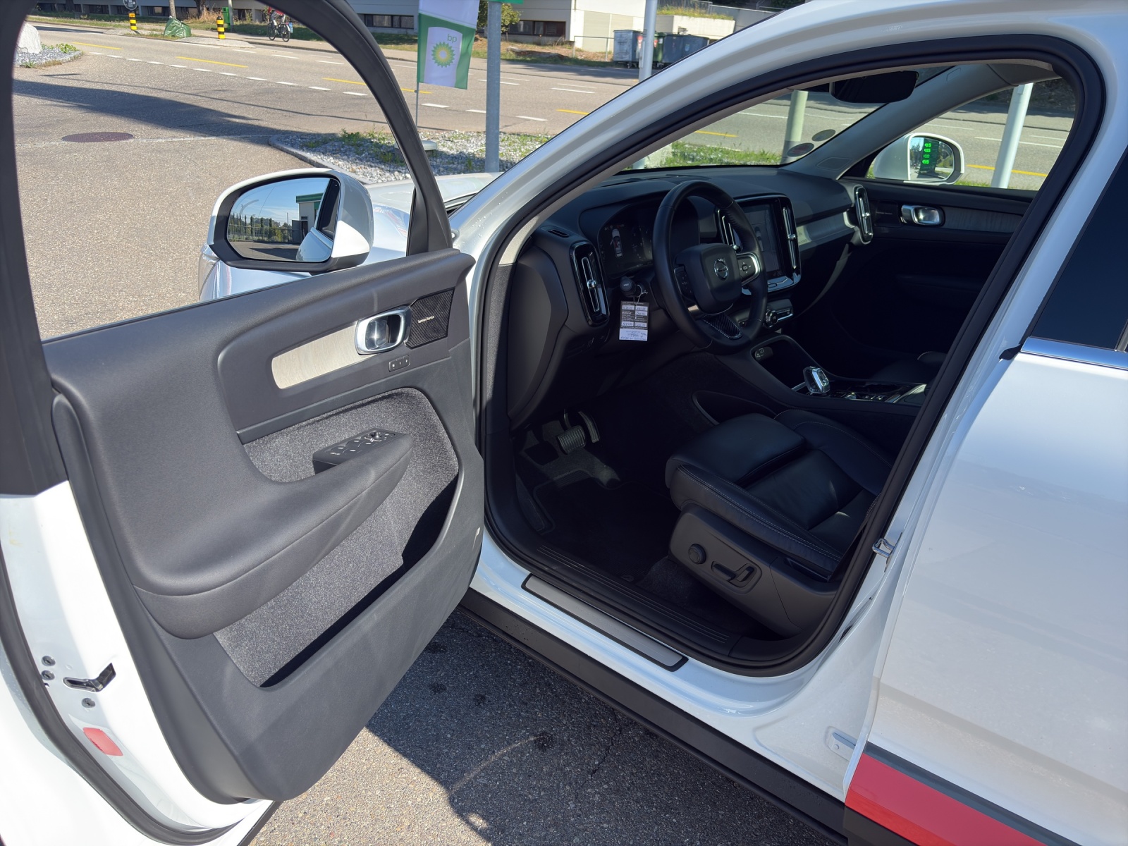 VOLVO XC40 2.0 D4 Inscription AWD-image-4