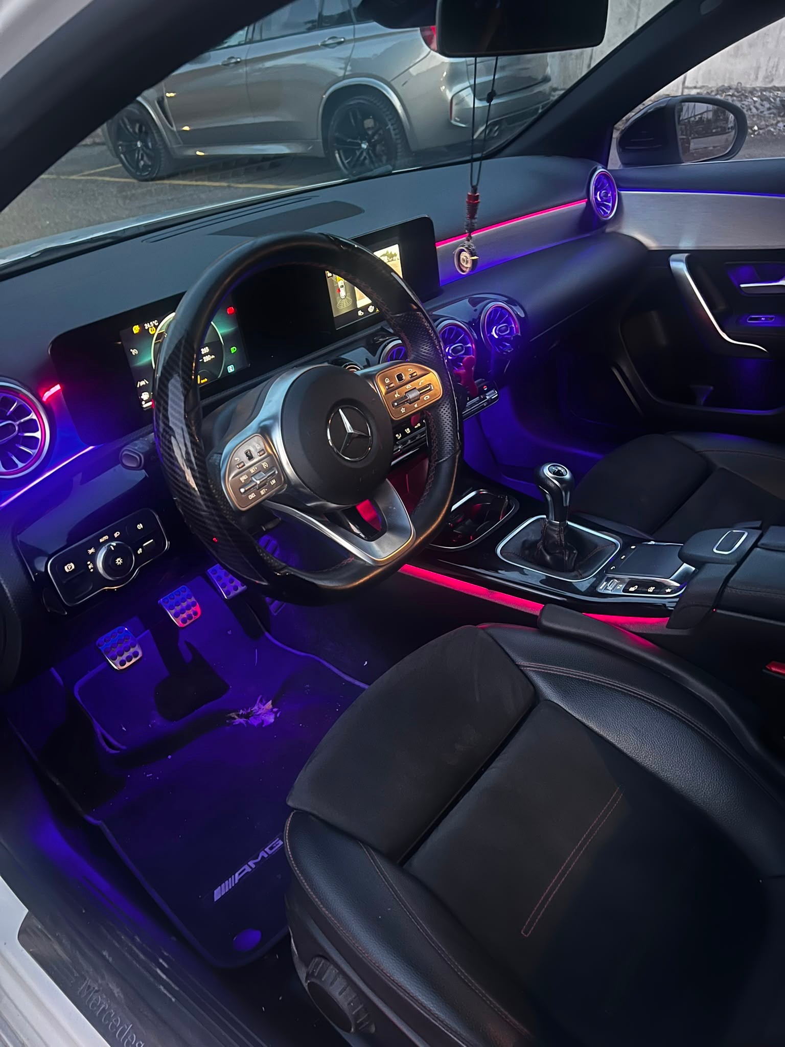 MERCEDES-BENZ A 200 AMG Line-image-14