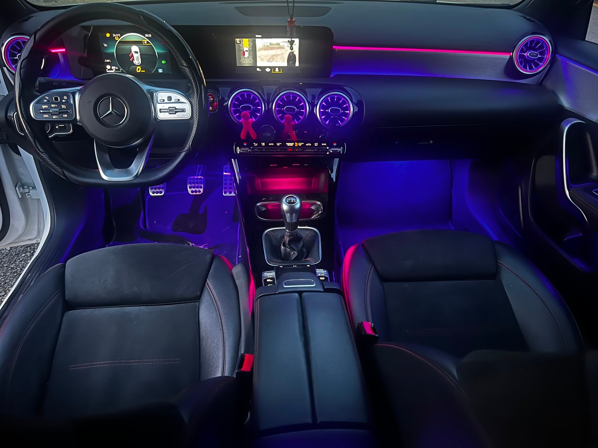MERCEDES-BENZ A 200 AMG Line-image-13