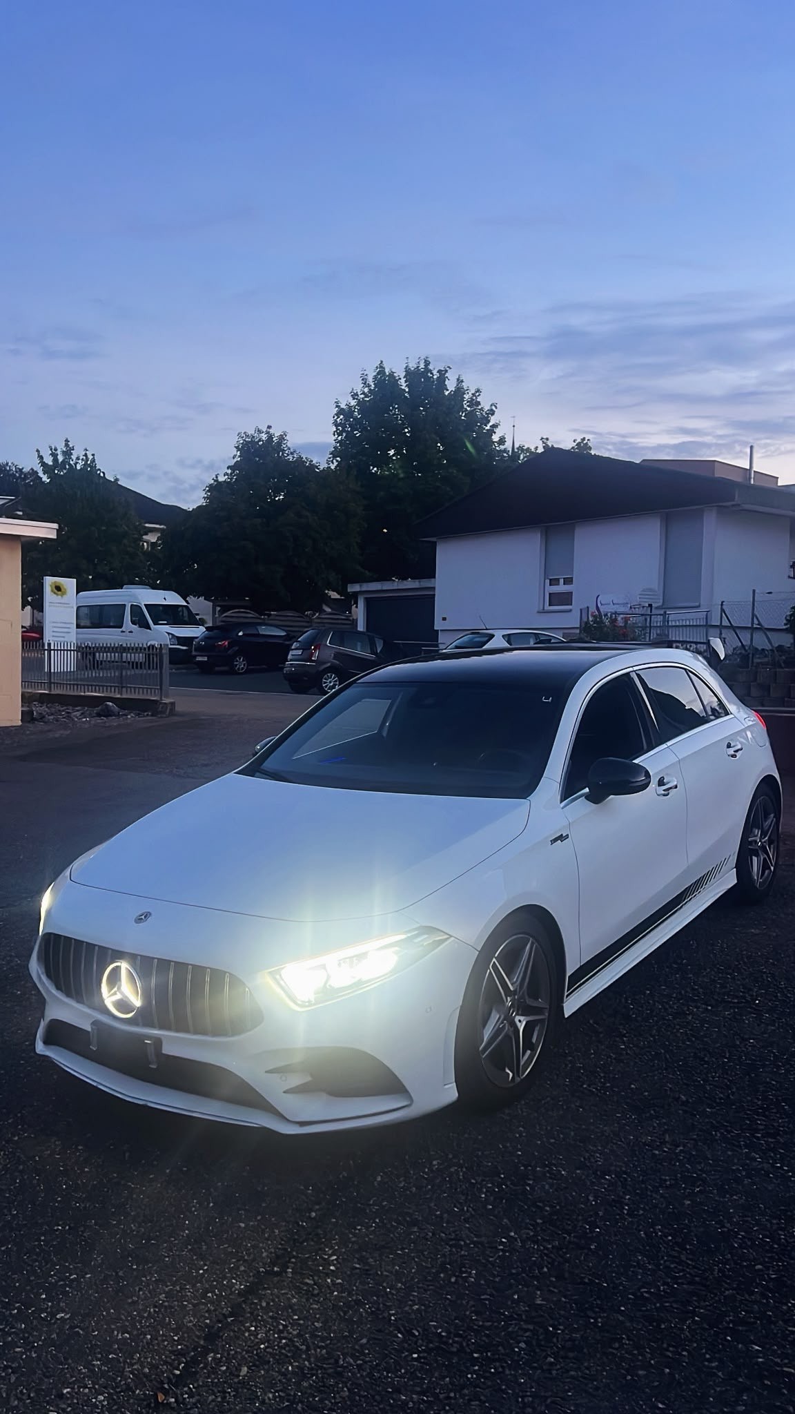 MERCEDES-BENZ A 200 AMG Line-image-0