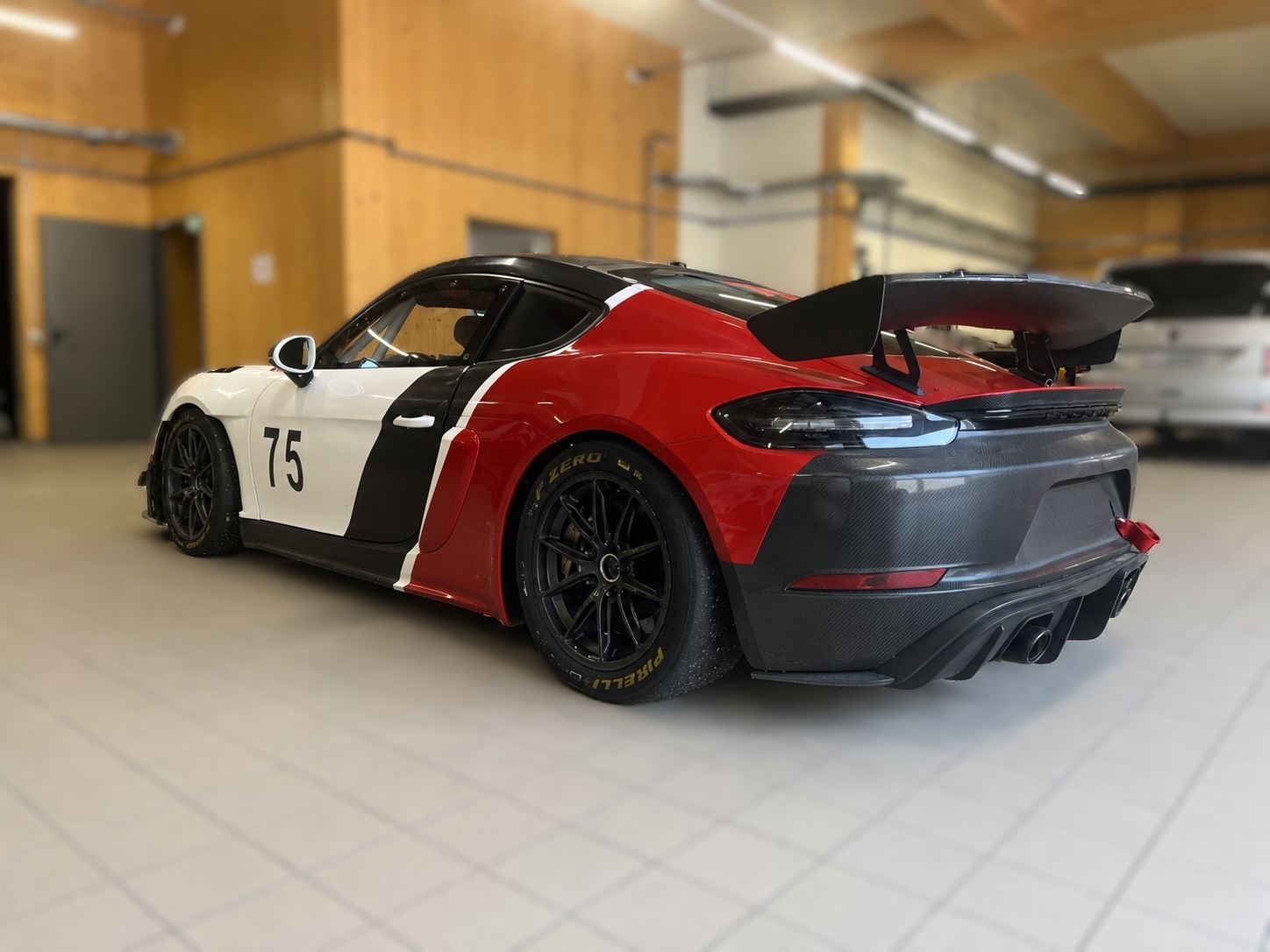 PORSCHE 718 Cayman GT4 RS ClubSport-image-3