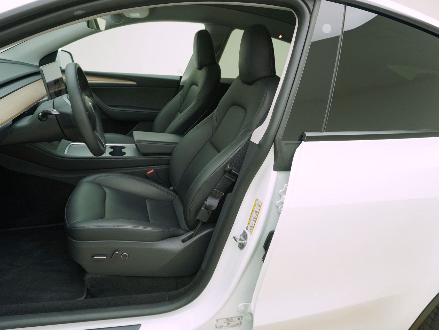 TESLA Model Y Long Range RWD-image-8