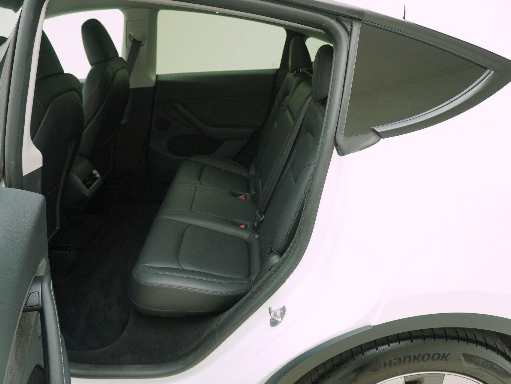 TESLA Model Y Long Range RWD-image-10