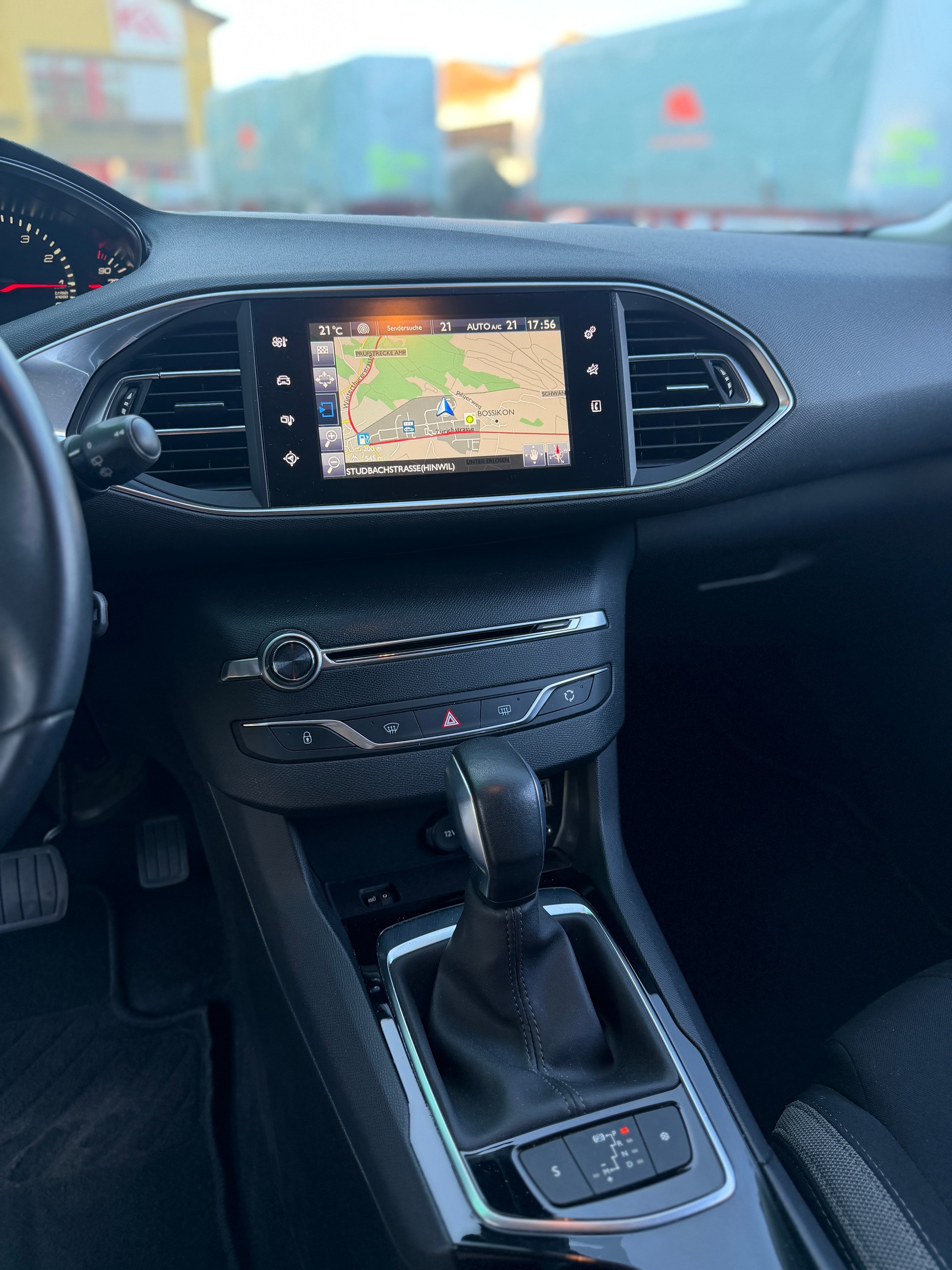 PEUGEOT 308 1.2 THP Allure Automatic-image-14