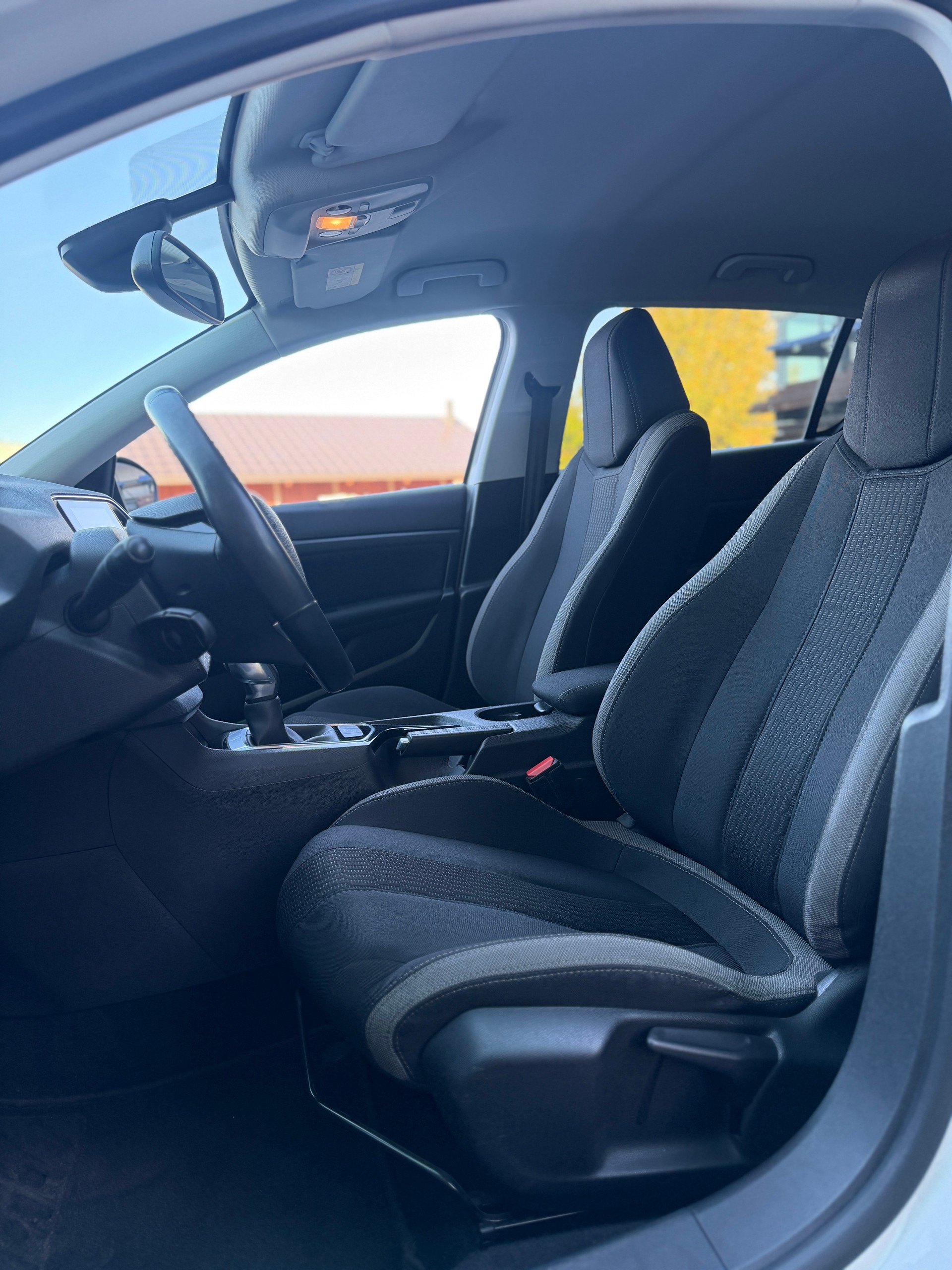 PEUGEOT 308 1.2 THP Allure Automatic-image-8