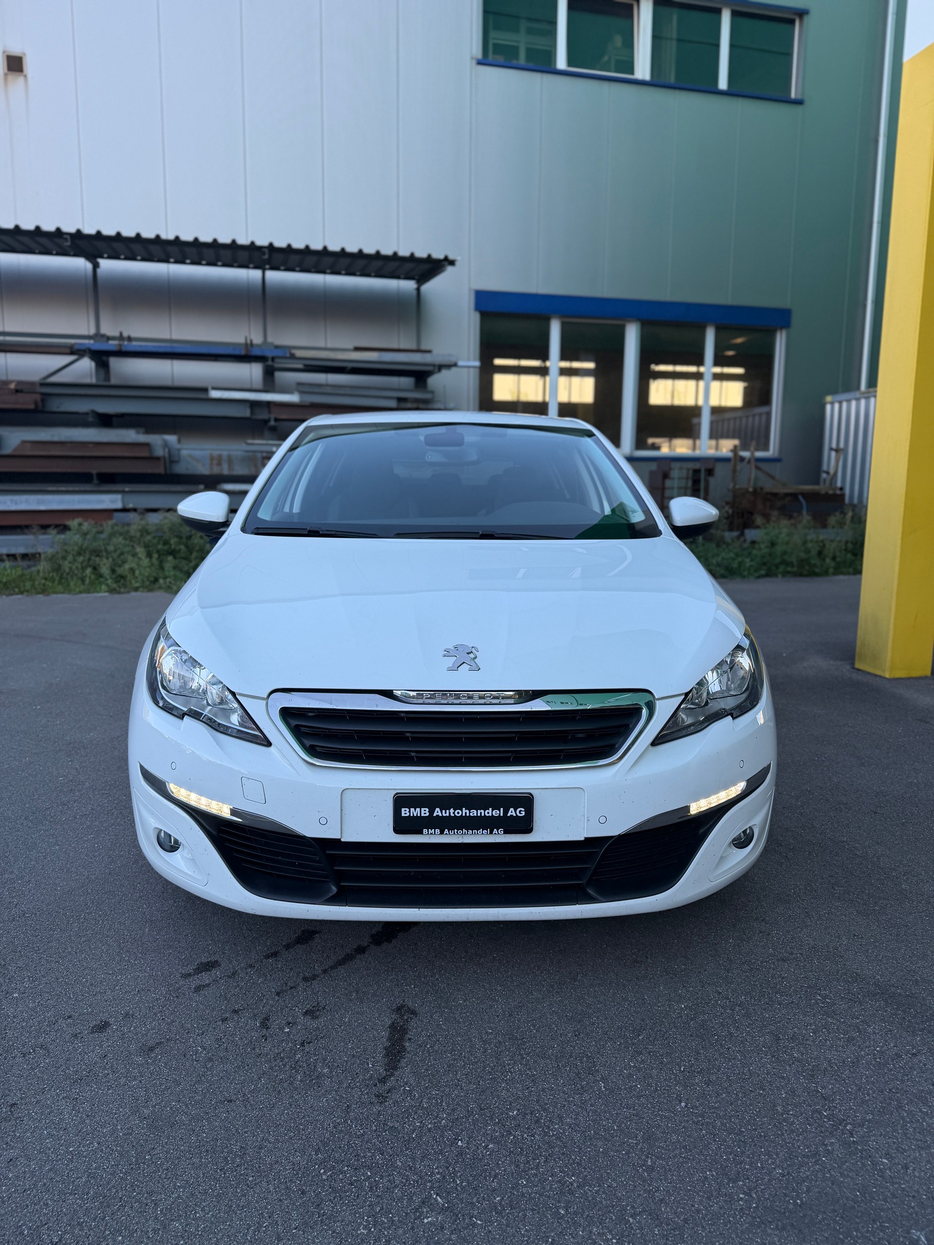 PEUGEOT 308 1.2 THP Allure Automatic-image-1