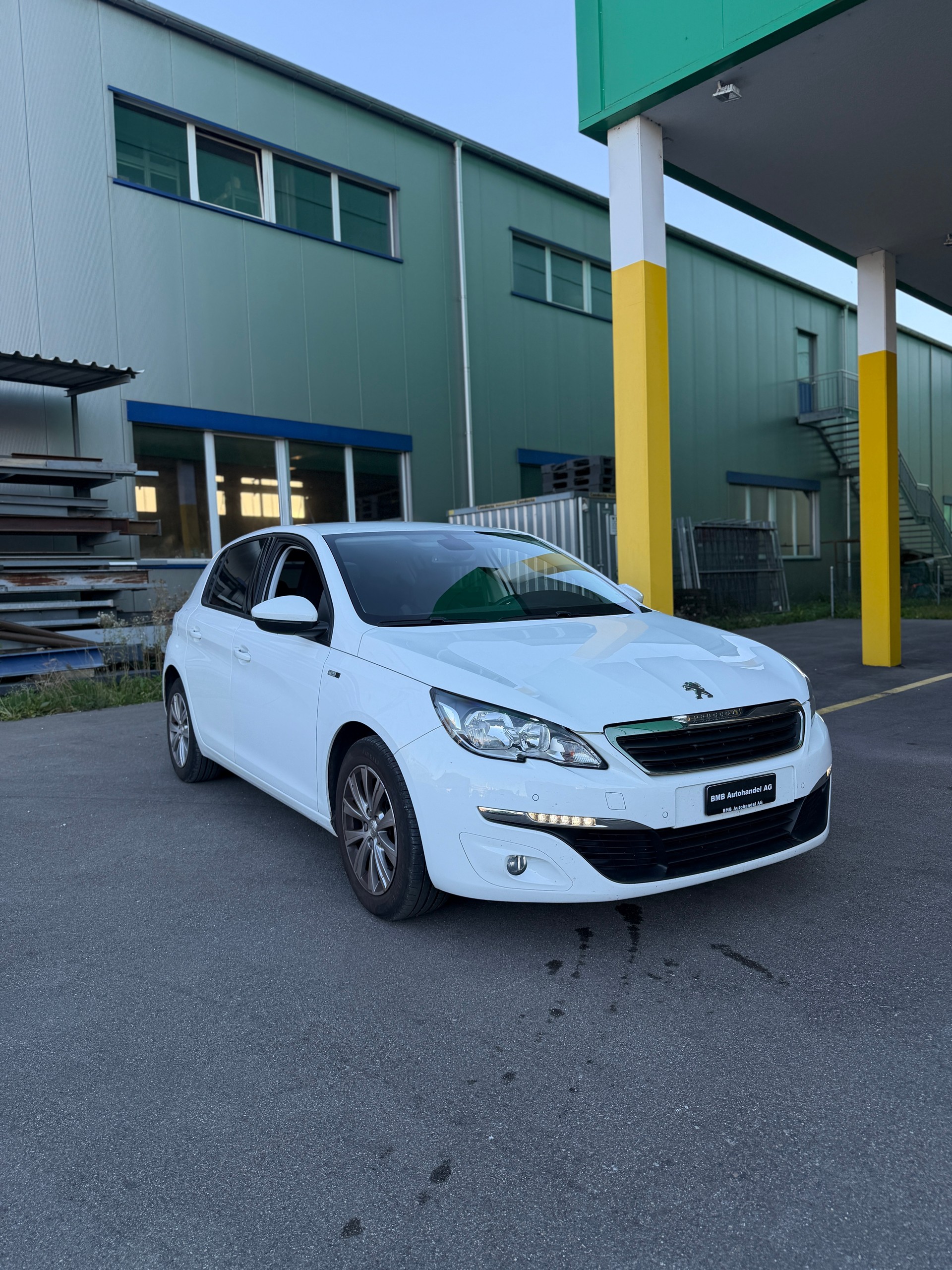 PEUGEOT 308 1.2 THP Allure Automatic-image-0