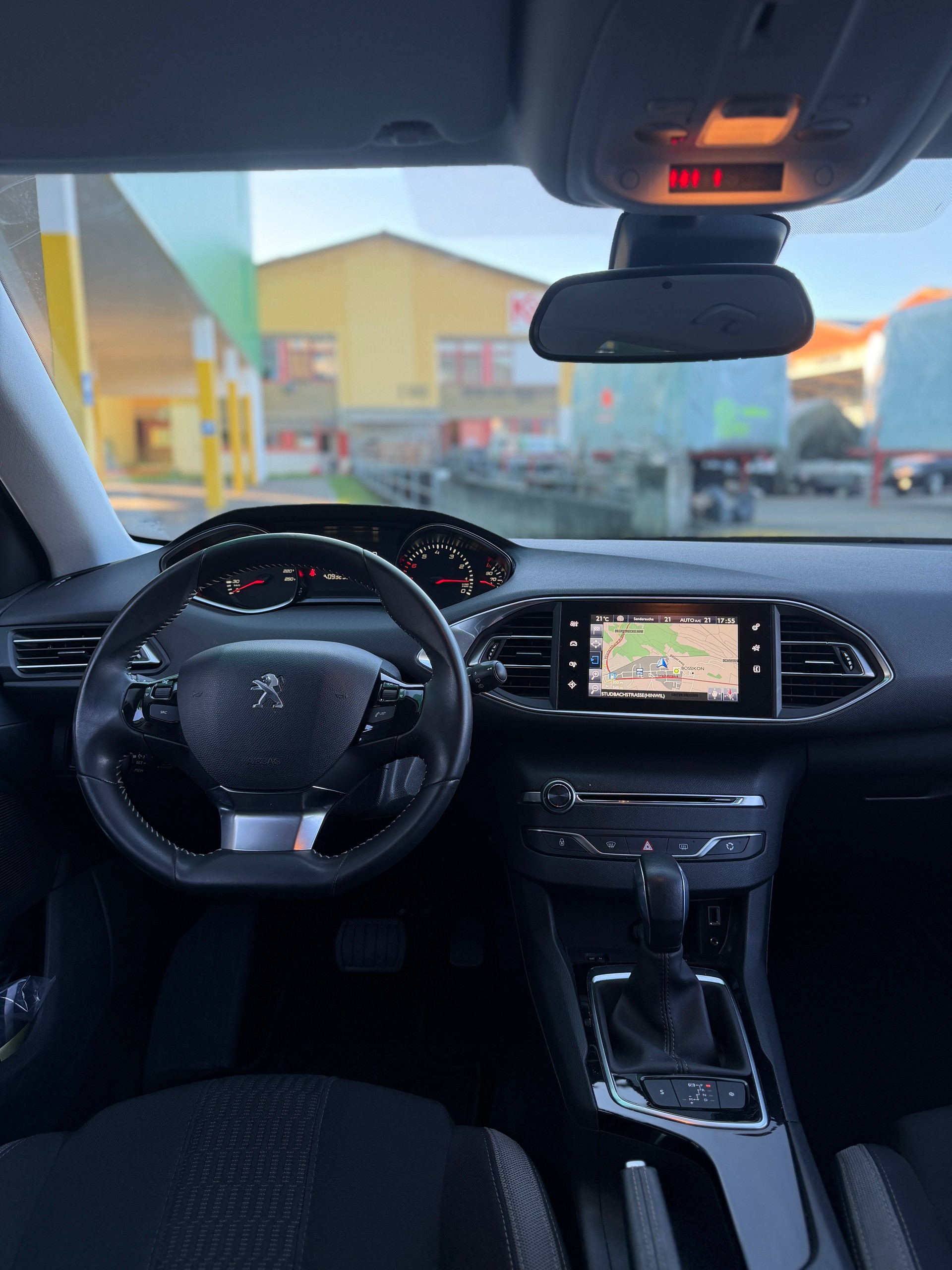 PEUGEOT 308 1.2 THP Allure Automatic-image-9