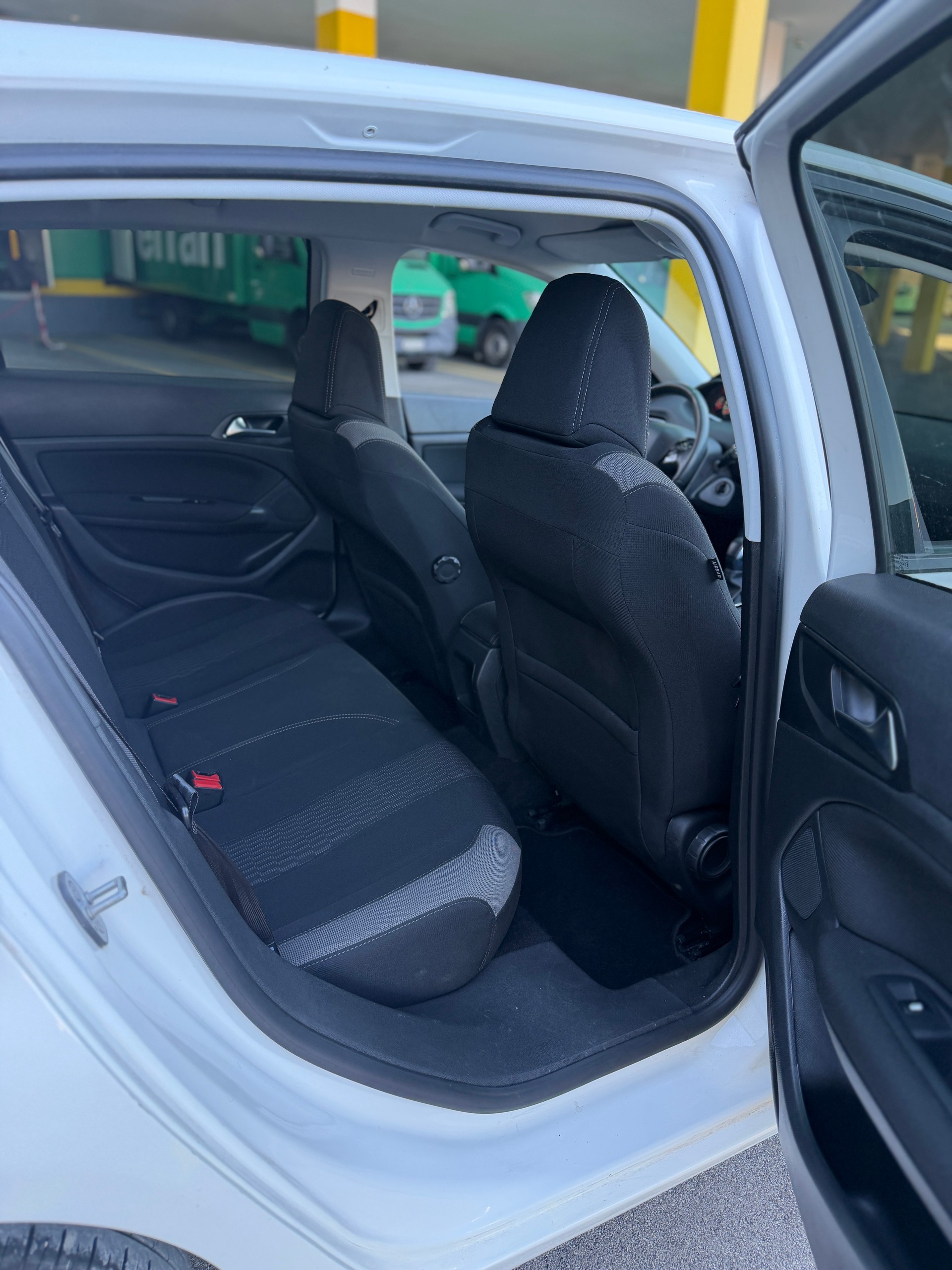 PEUGEOT 308 1.2 THP Allure Automatic-image-15