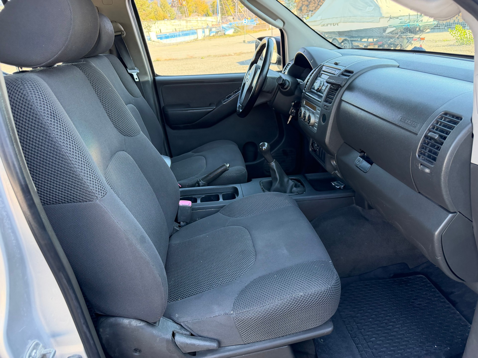 NISSAN Navara Double Cab SE 2.5 dCi 4WD-image-8