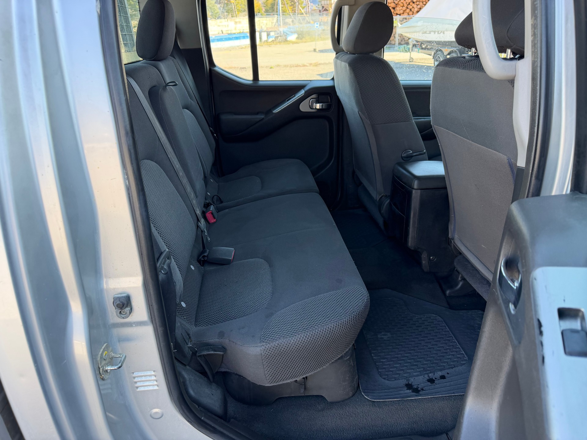 NISSAN Navara Double Cab SE 2.5 dCi 4WD-image-9
