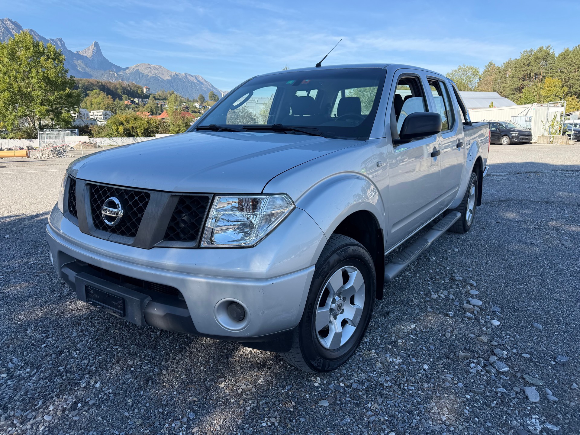 NISSAN Navara Double Cab SE 2.5 dCi 4WD-image-0