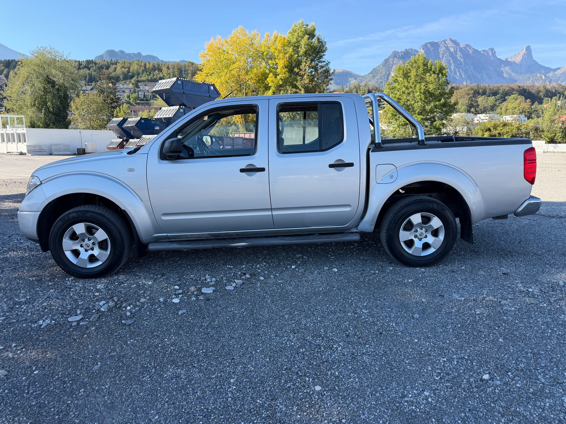 NISSAN Navara Double Cab SE 2.5 dCi 4WD-image-2