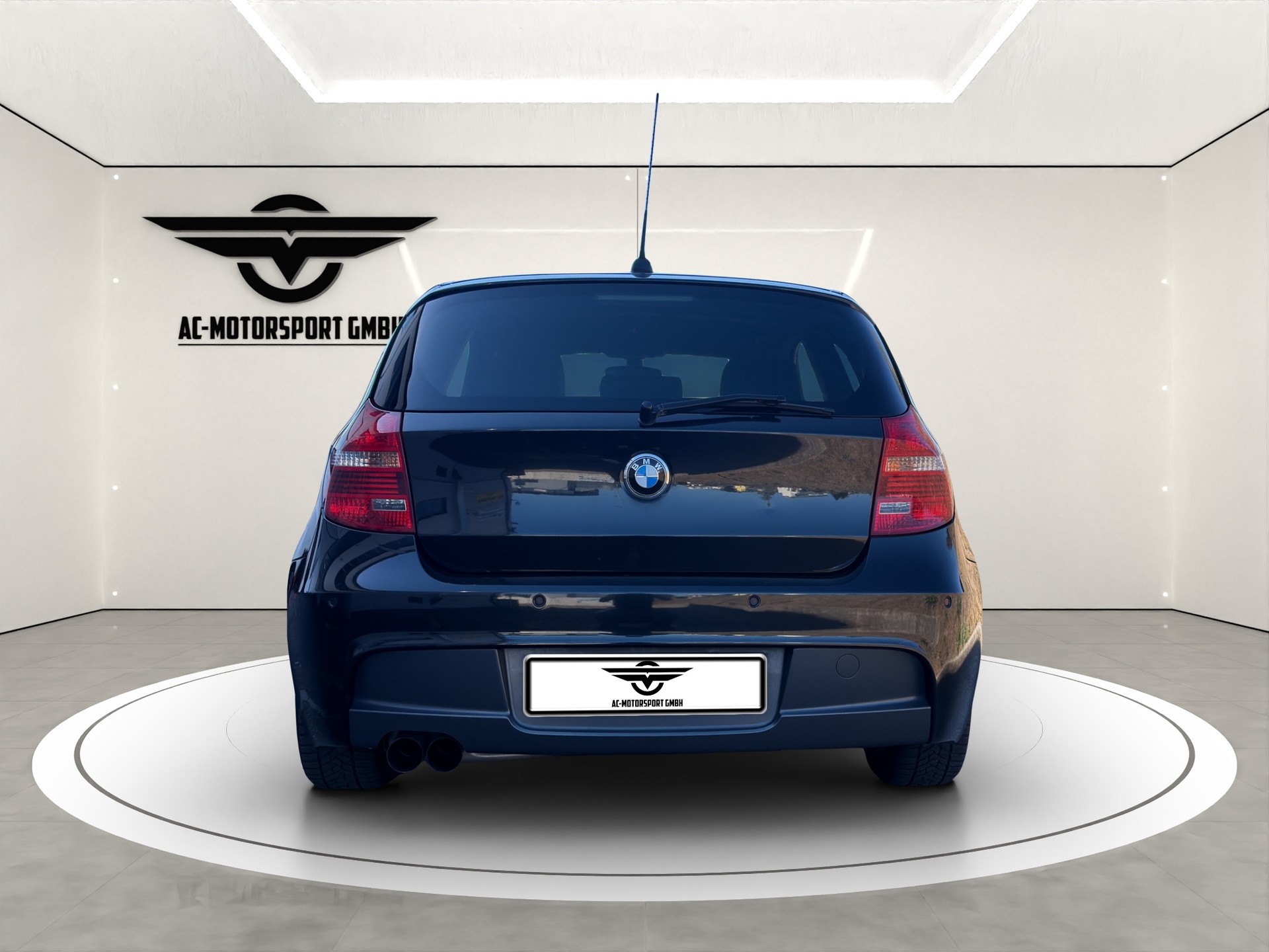 BMW 120i-image-5