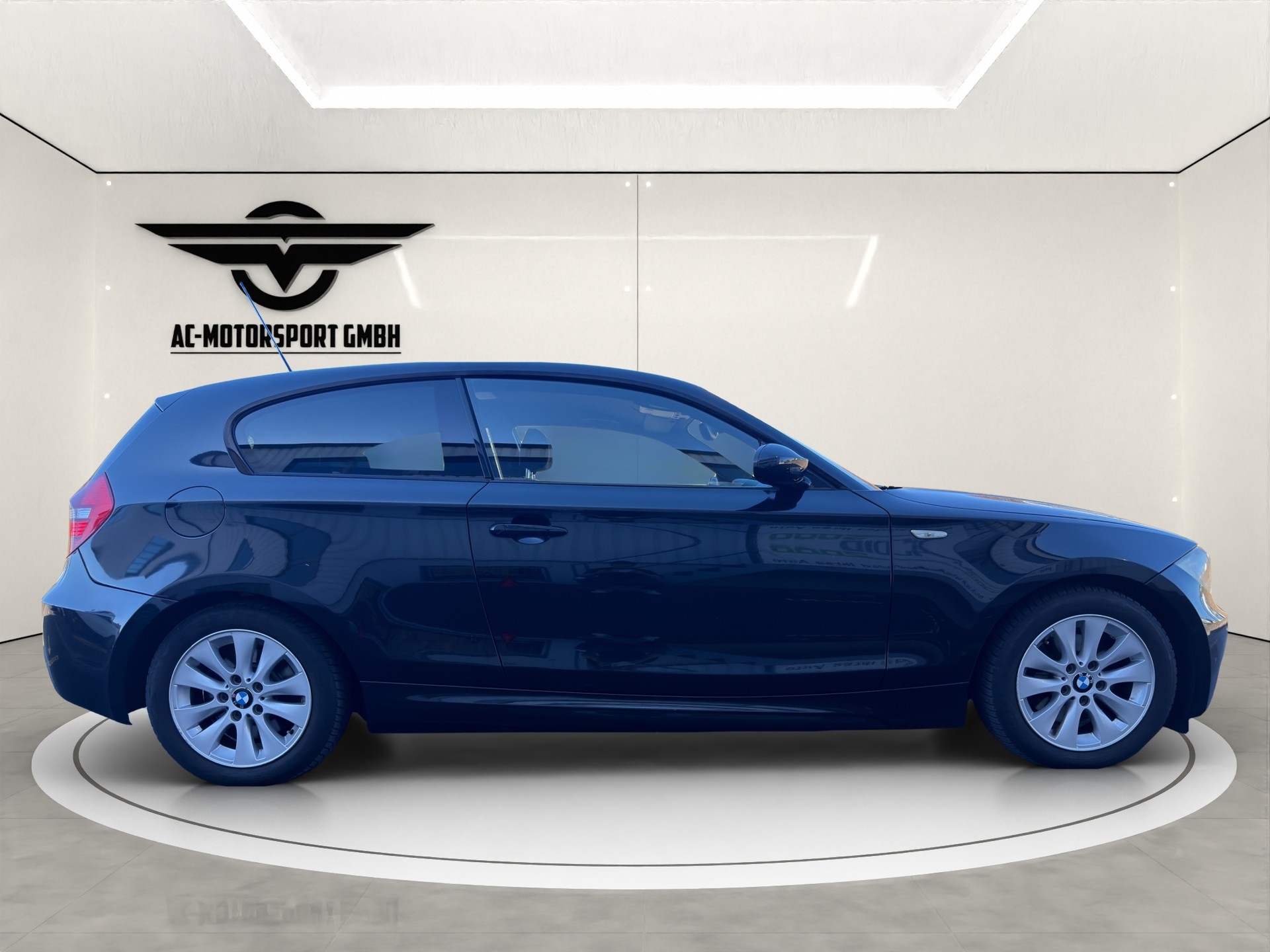 BMW 120i-image-7