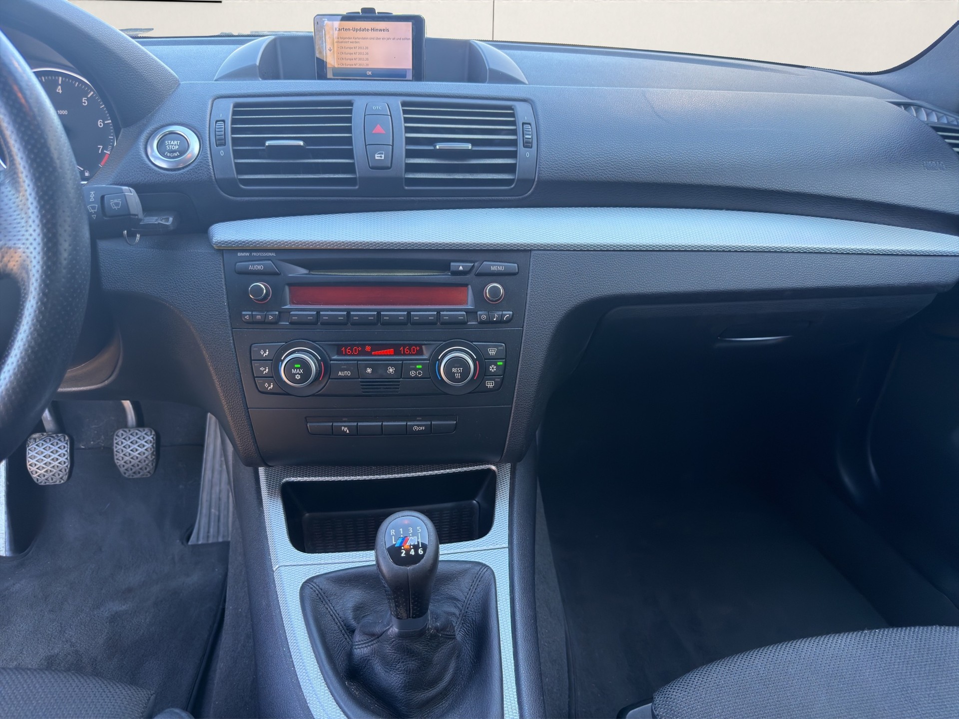 BMW 120i-image-12