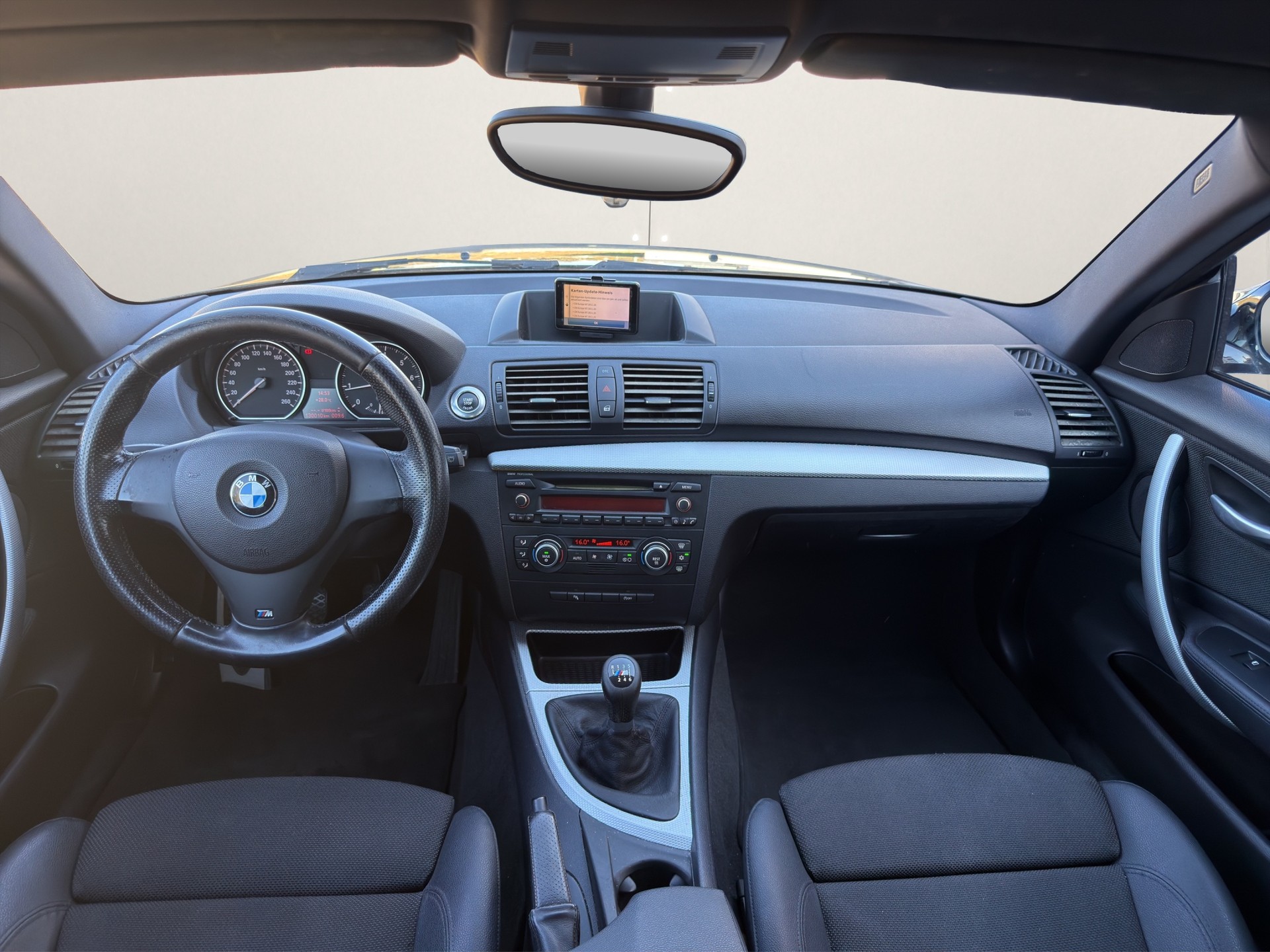 BMW 120i-image-9