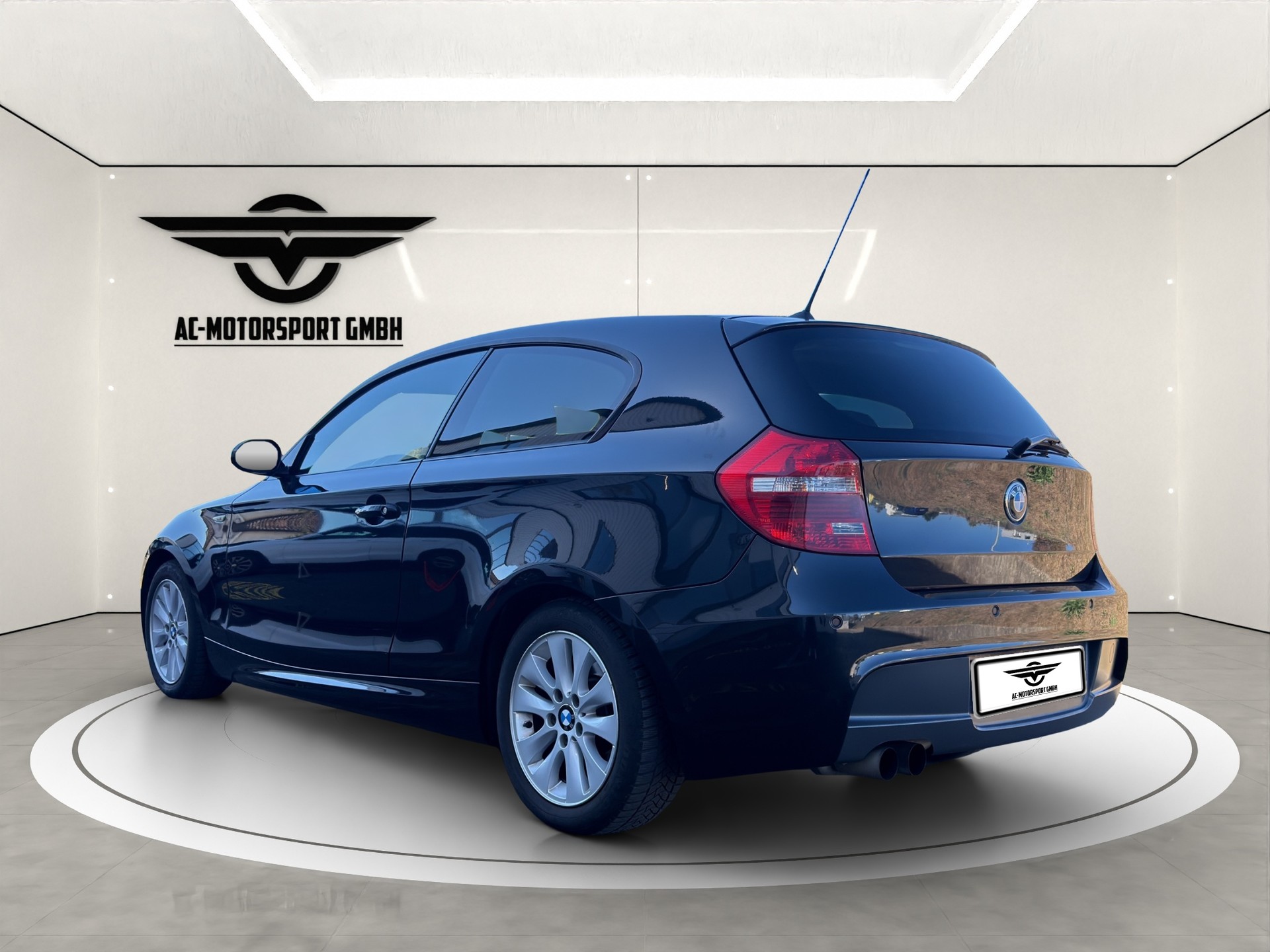 BMW 120i-image-2