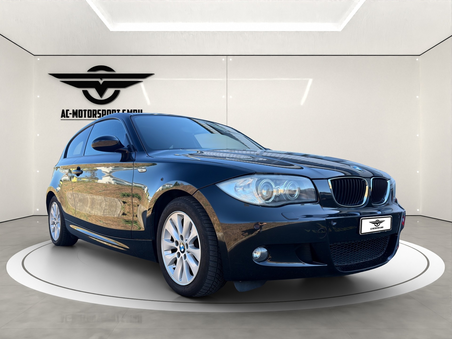 BMW 120i-image-3