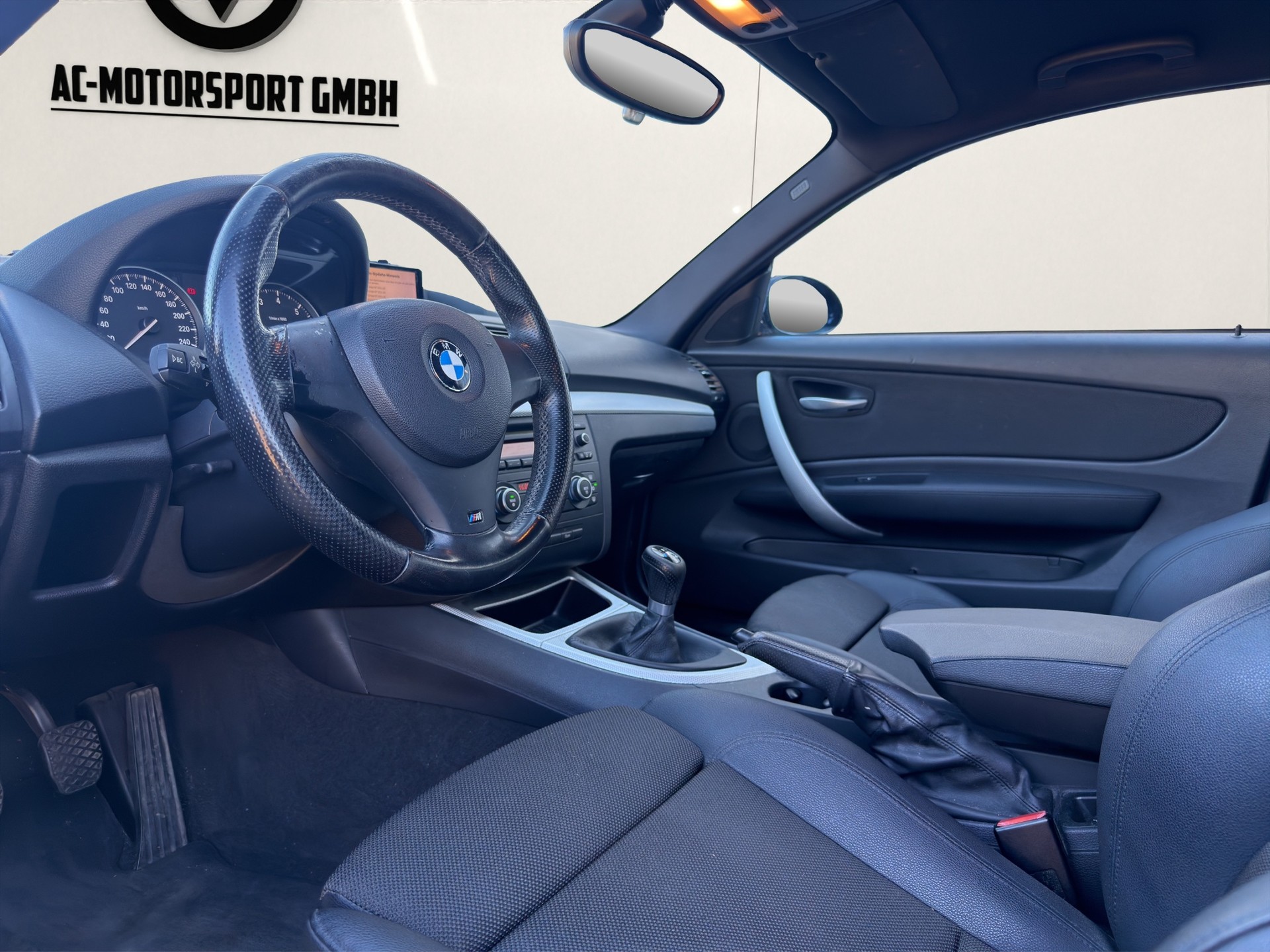 BMW 120i-image-14