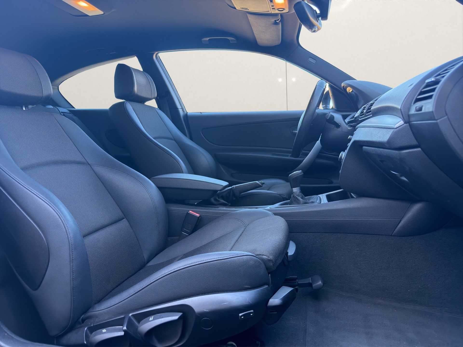 BMW 120i-image-13