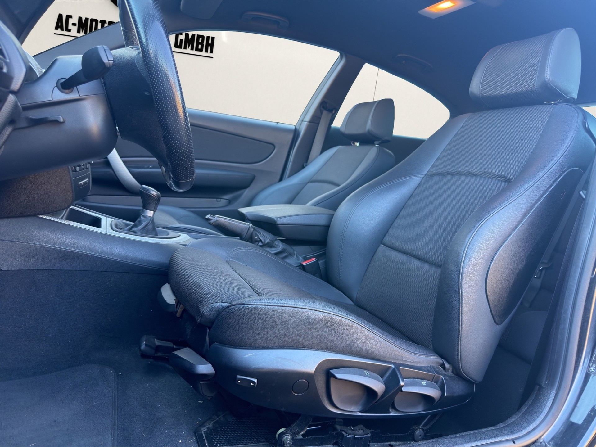 BMW 120i-image-8