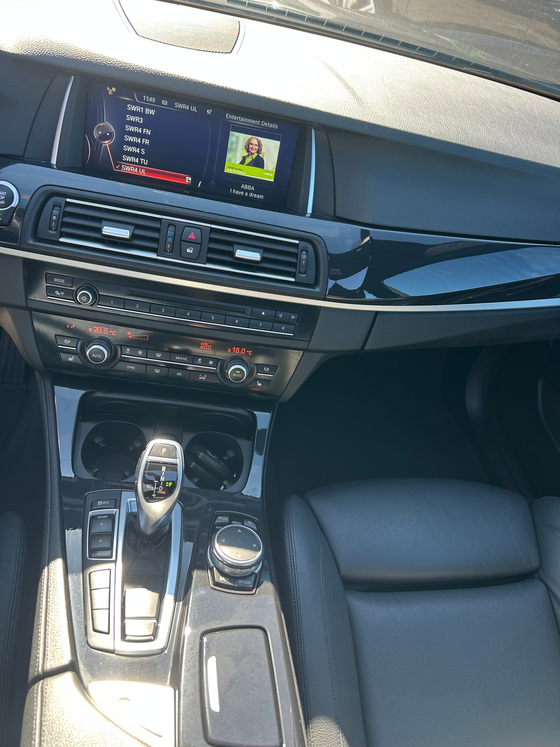 BMW 535i Touring xDrive Luxury Line Steptronic-image-10