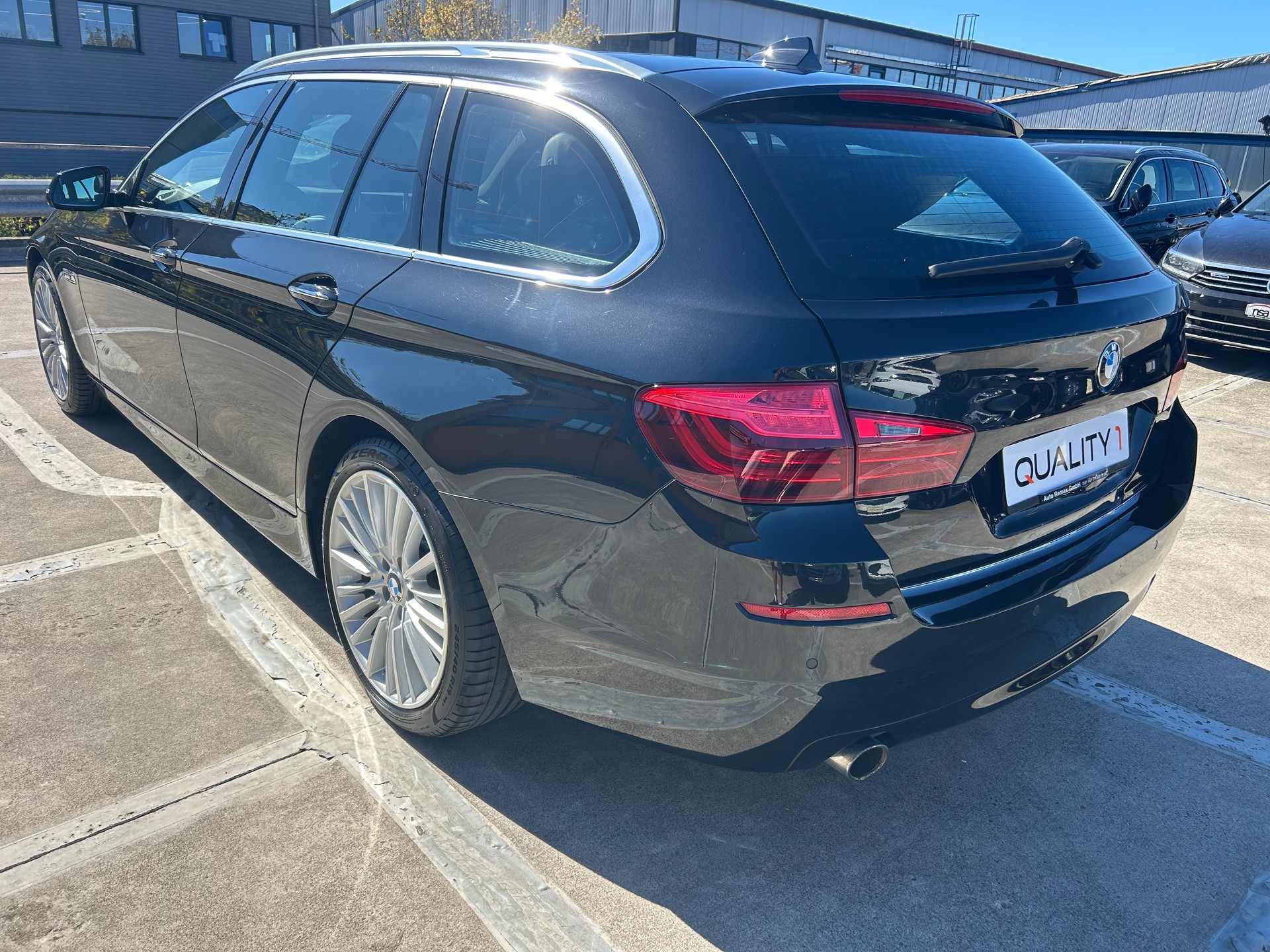 BMW 535i Touring xDrive Luxury Line Steptronic-showroom-element-2