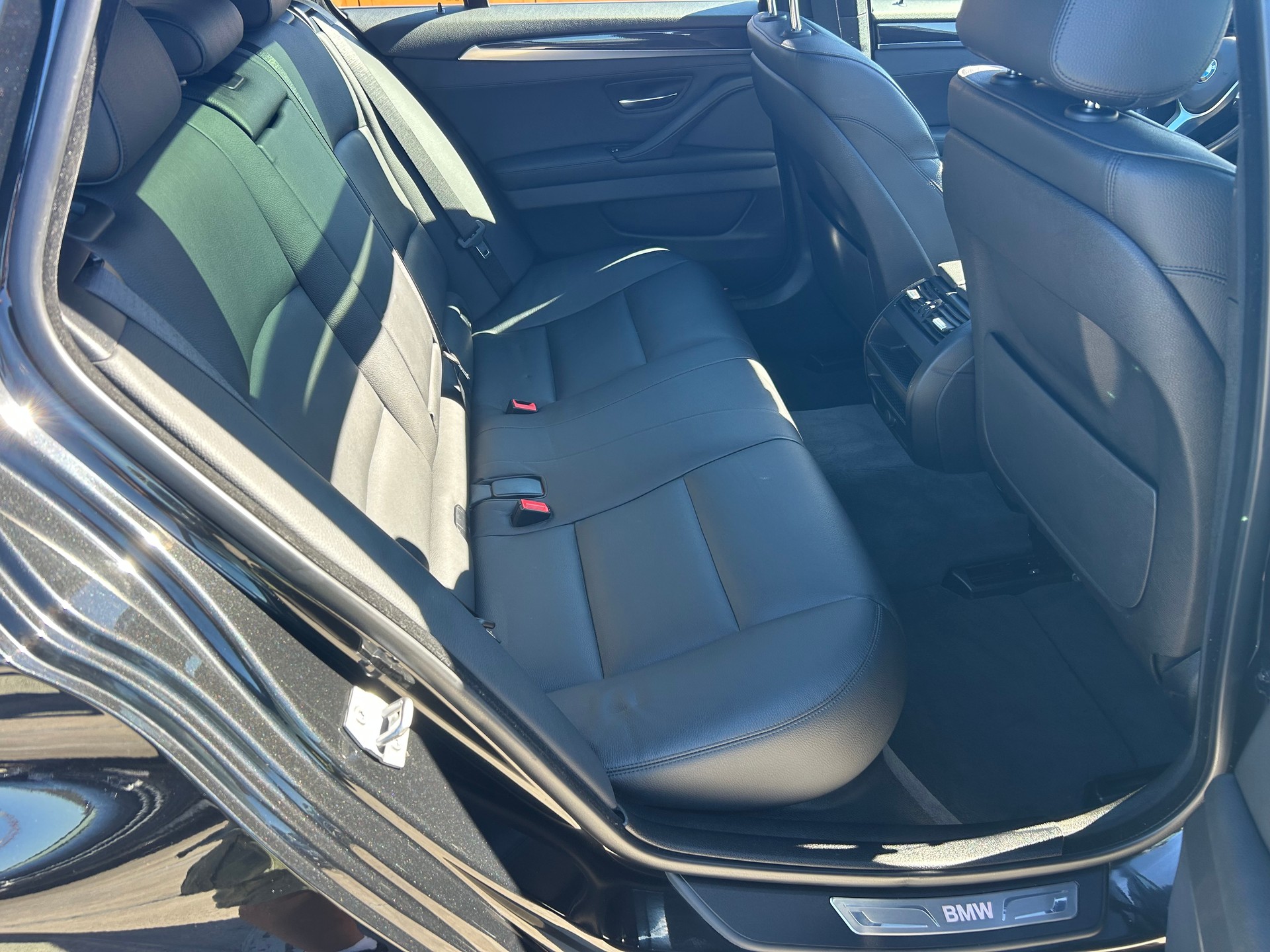 BMW 535i Touring xDrive Luxury Line Steptronic-image-8