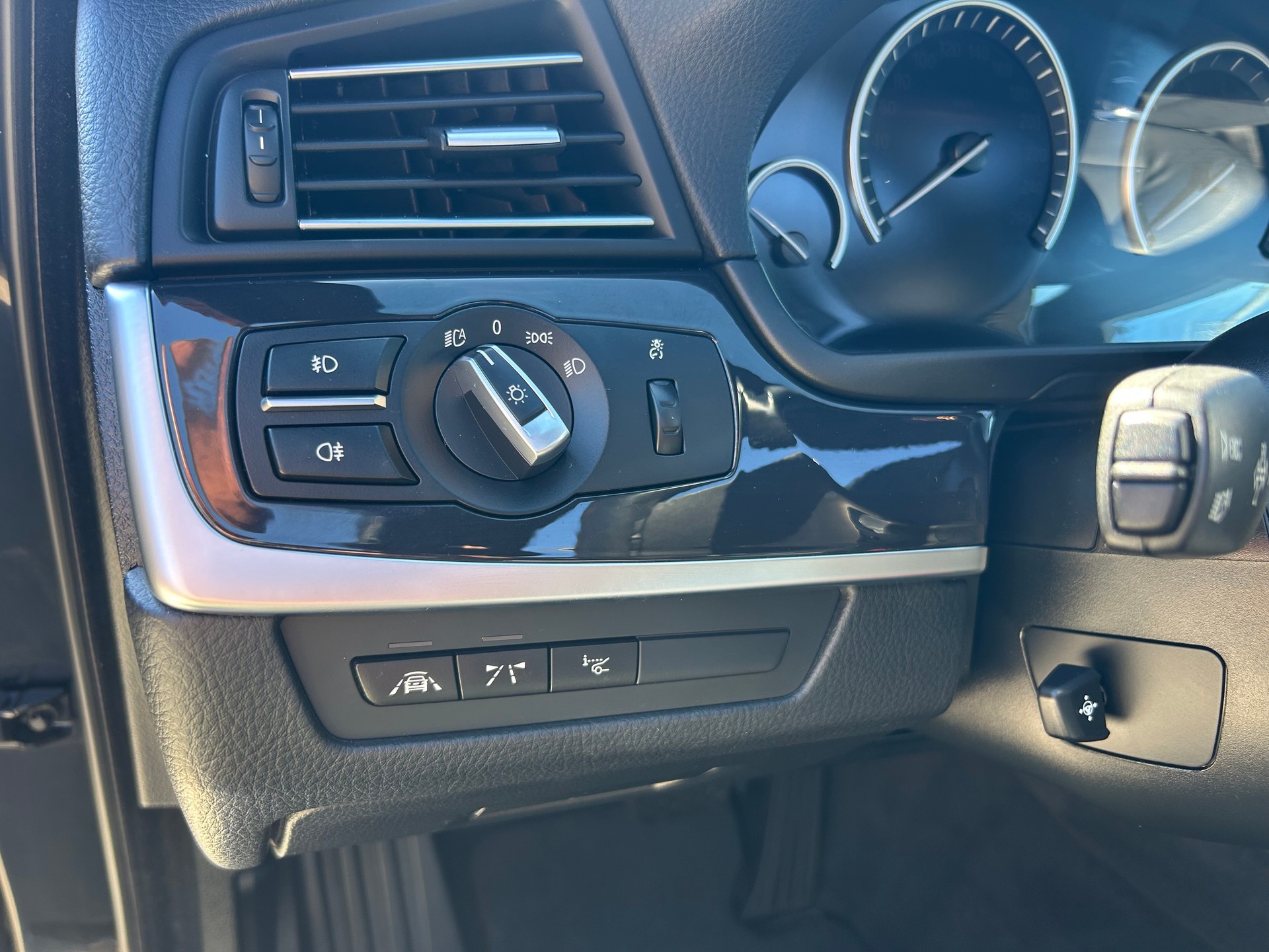 BMW 535i Touring xDrive Luxury Line Steptronic-image-14