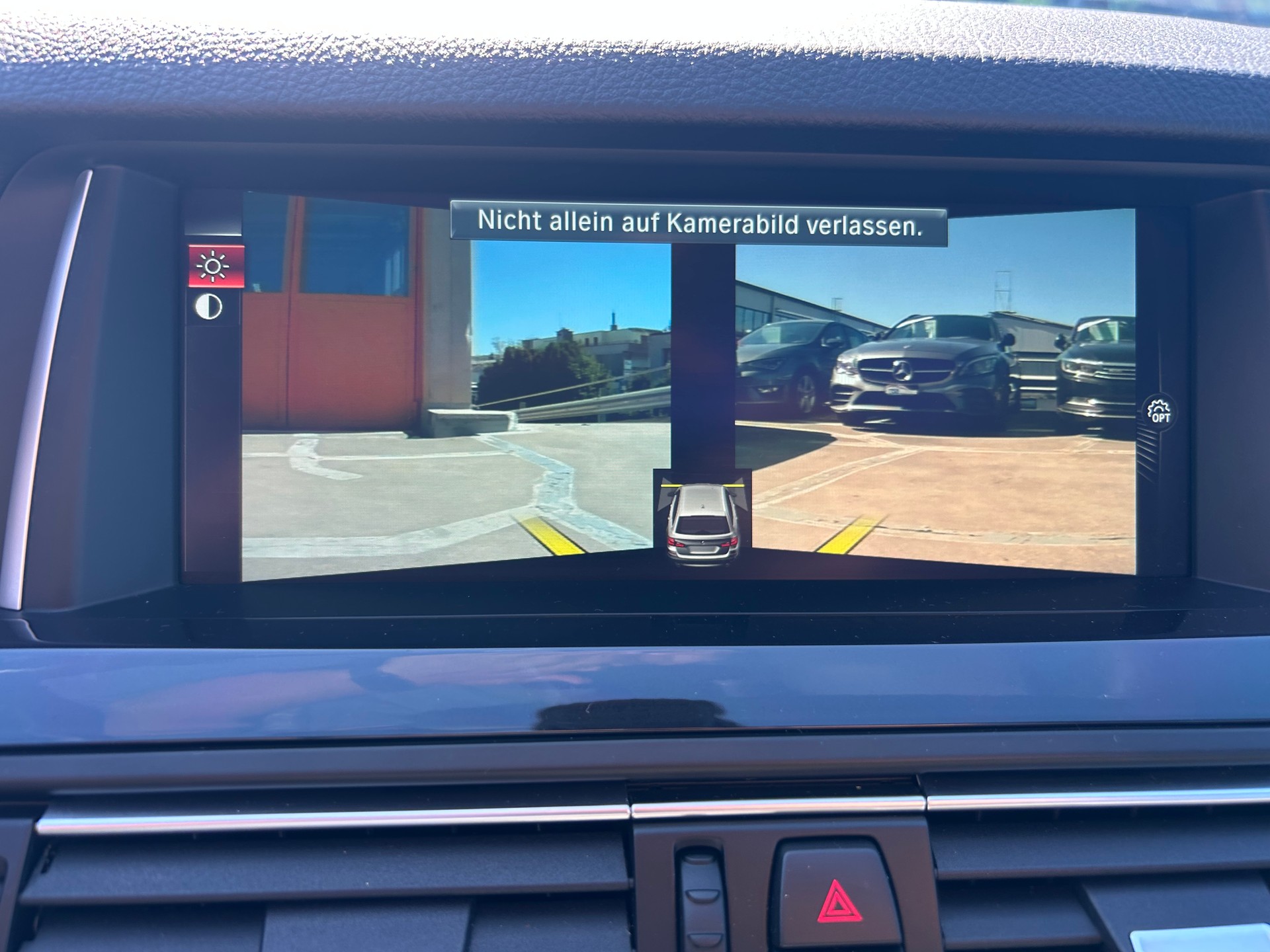 BMW 535i Touring xDrive Luxury Line Steptronic-image-11