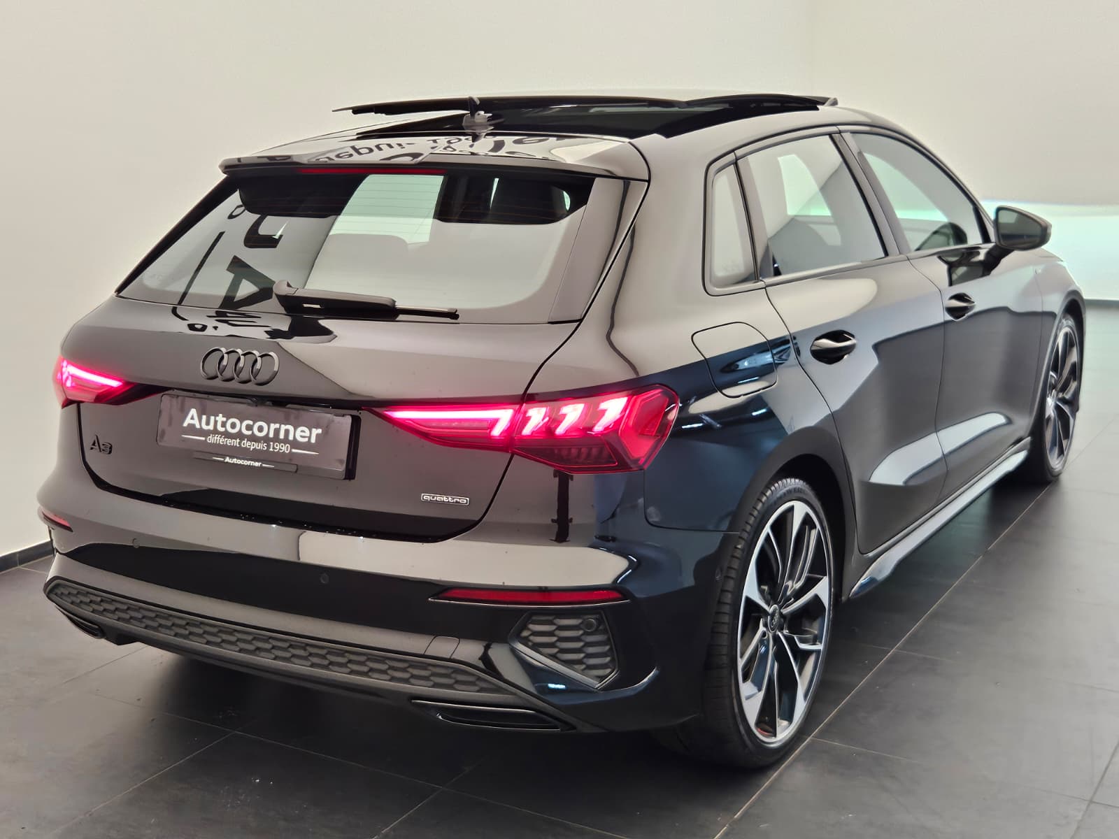 AUDI A3 Sportback 40 TFSI S line quattro S-tronic-image-6