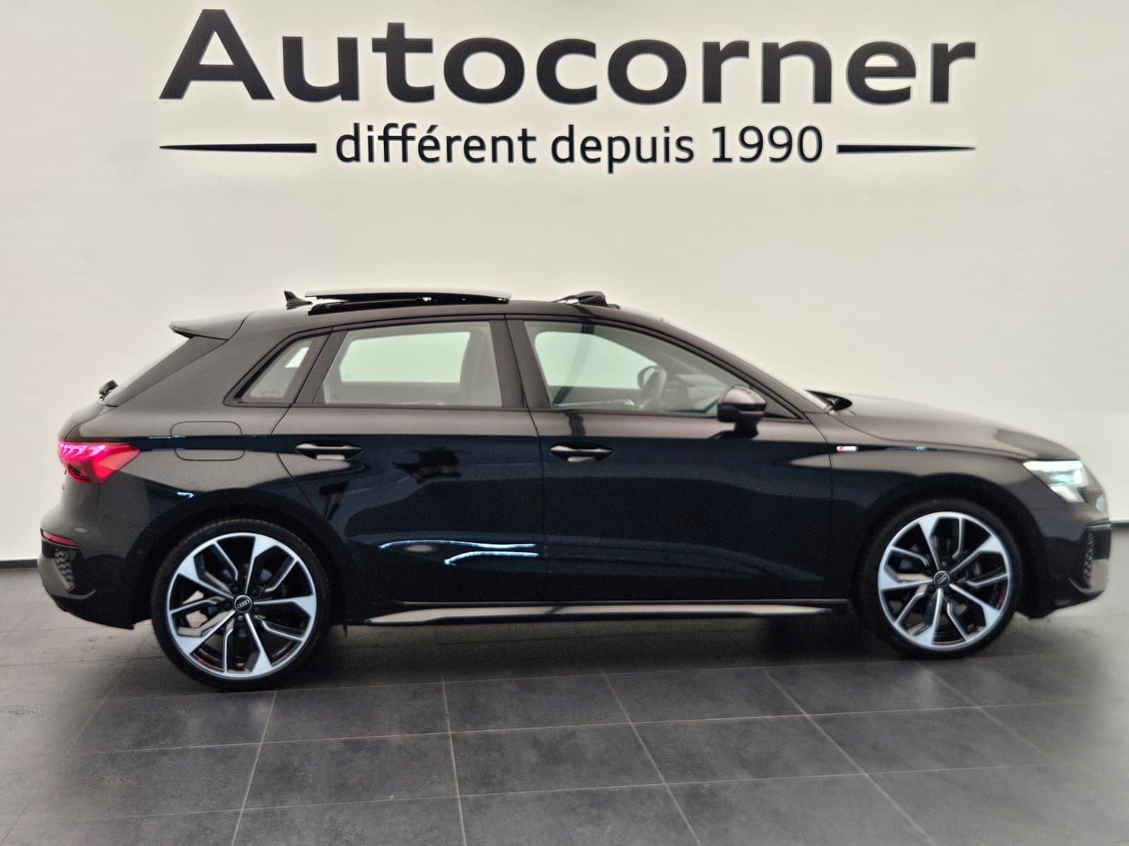 AUDI A3 Sportback 40 TFSI S line quattro S-tronic-image-5