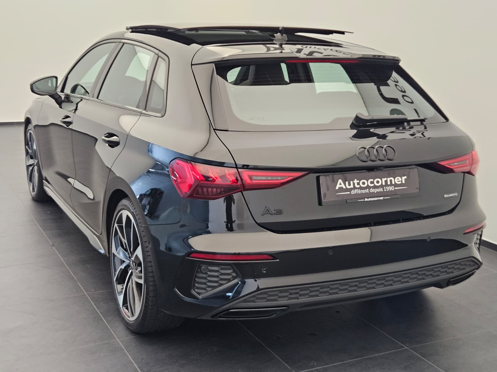 AUDI A3 Sportback 40 TFSI S line quattro S-tronic-image-8