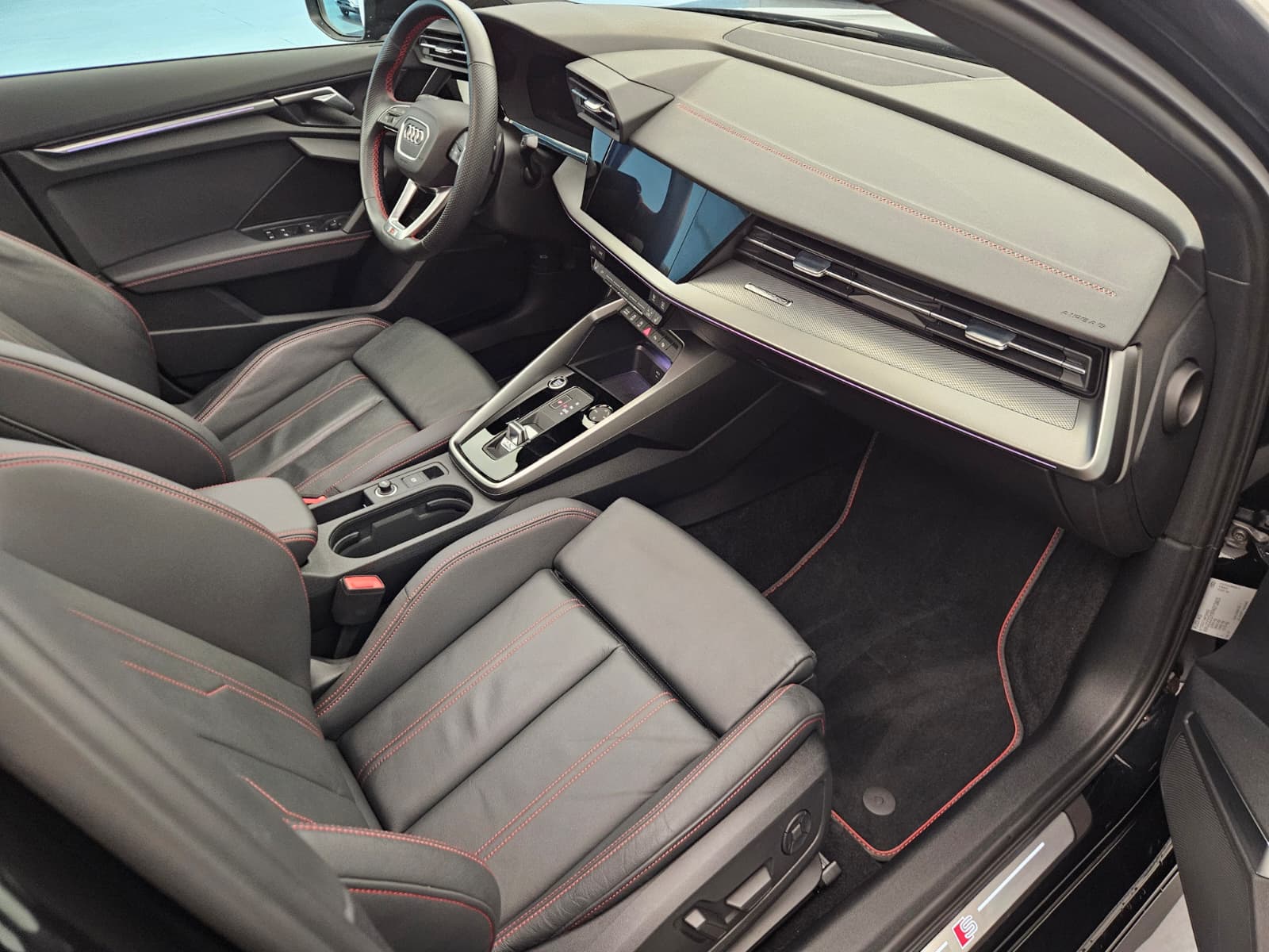 AUDI A3 Sportback 40 TFSI S line quattro S-tronic-image-11
